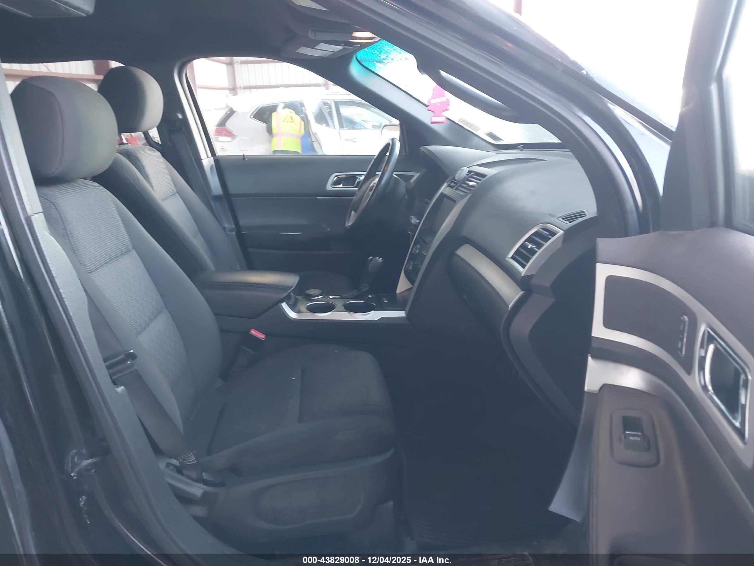 FORD EXPLORER image 5