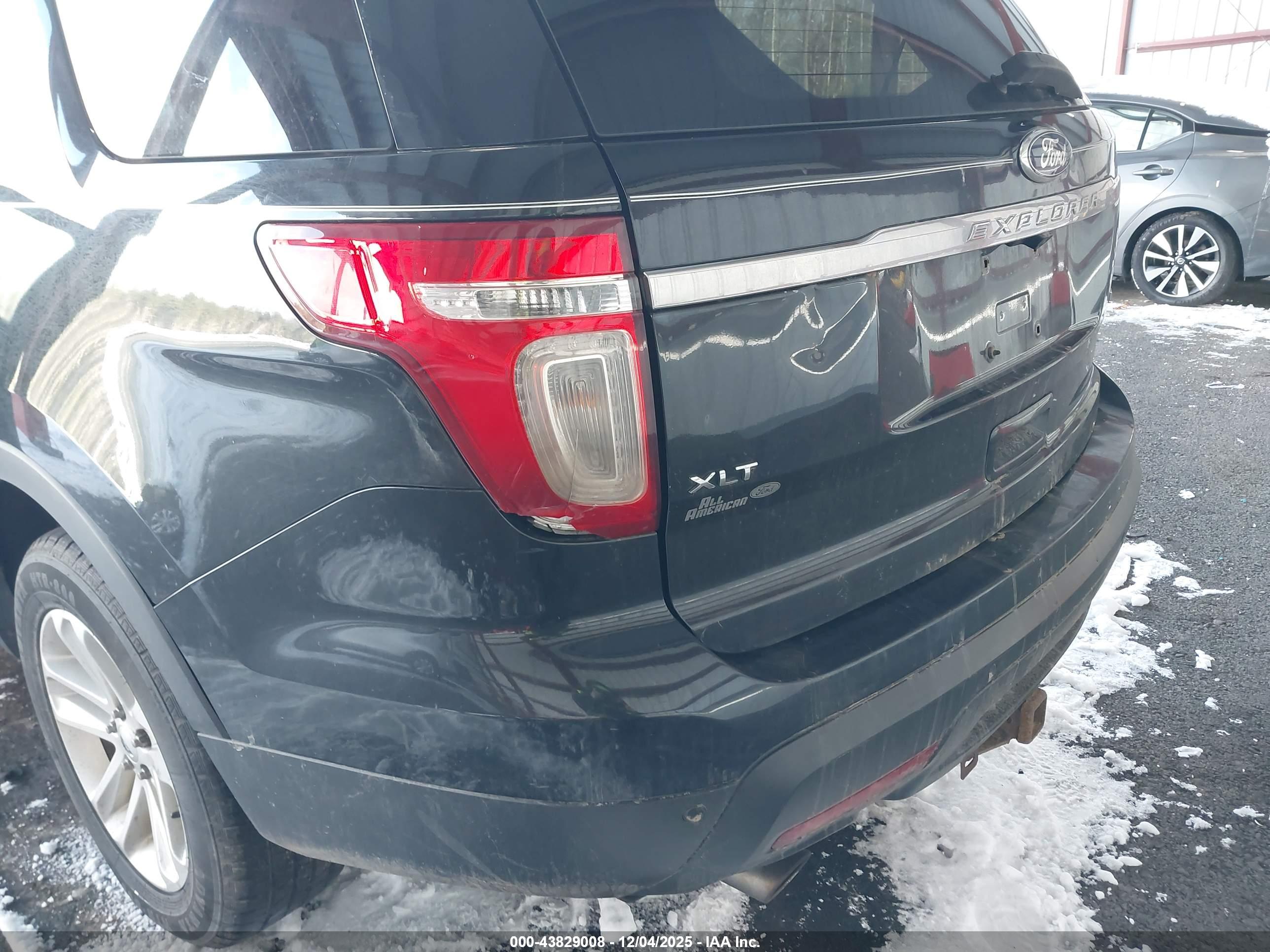 FORD EXPLORER image 6