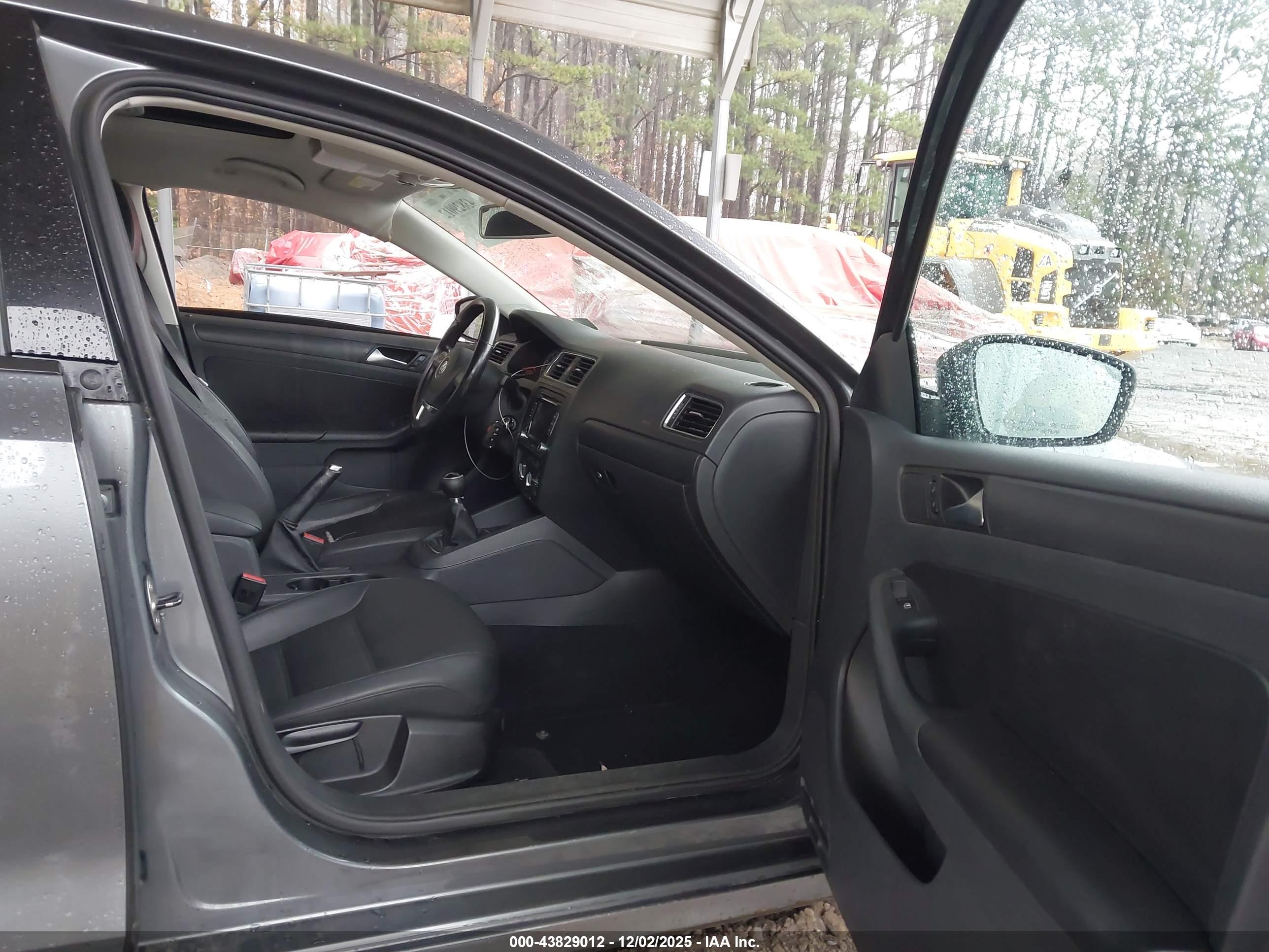 VOLKSWAGEN JETTA image 5