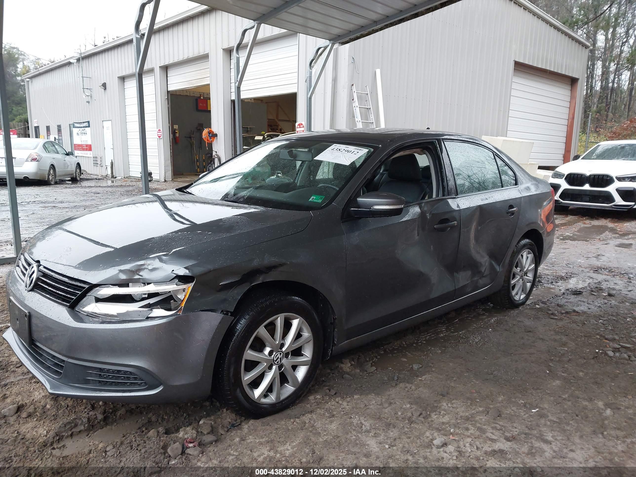 VOLKSWAGEN JETTA image 6