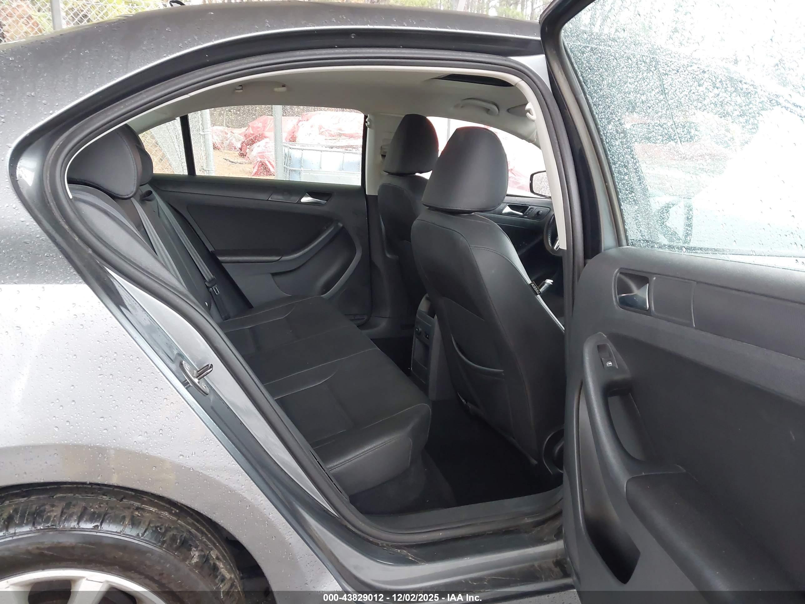 VOLKSWAGEN JETTA image 8