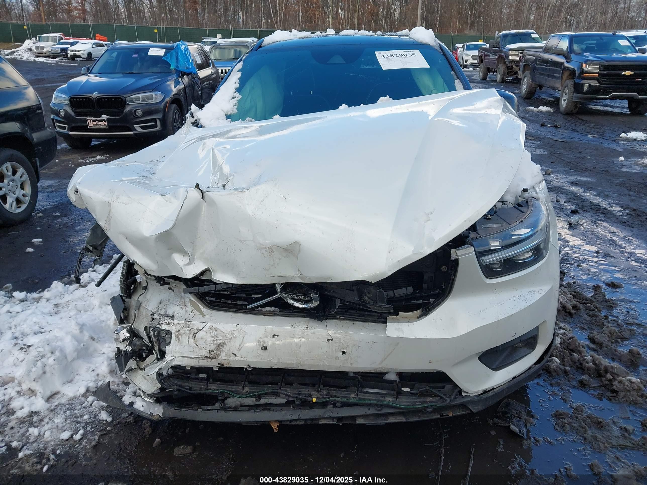 VOLVO XC40 image 6