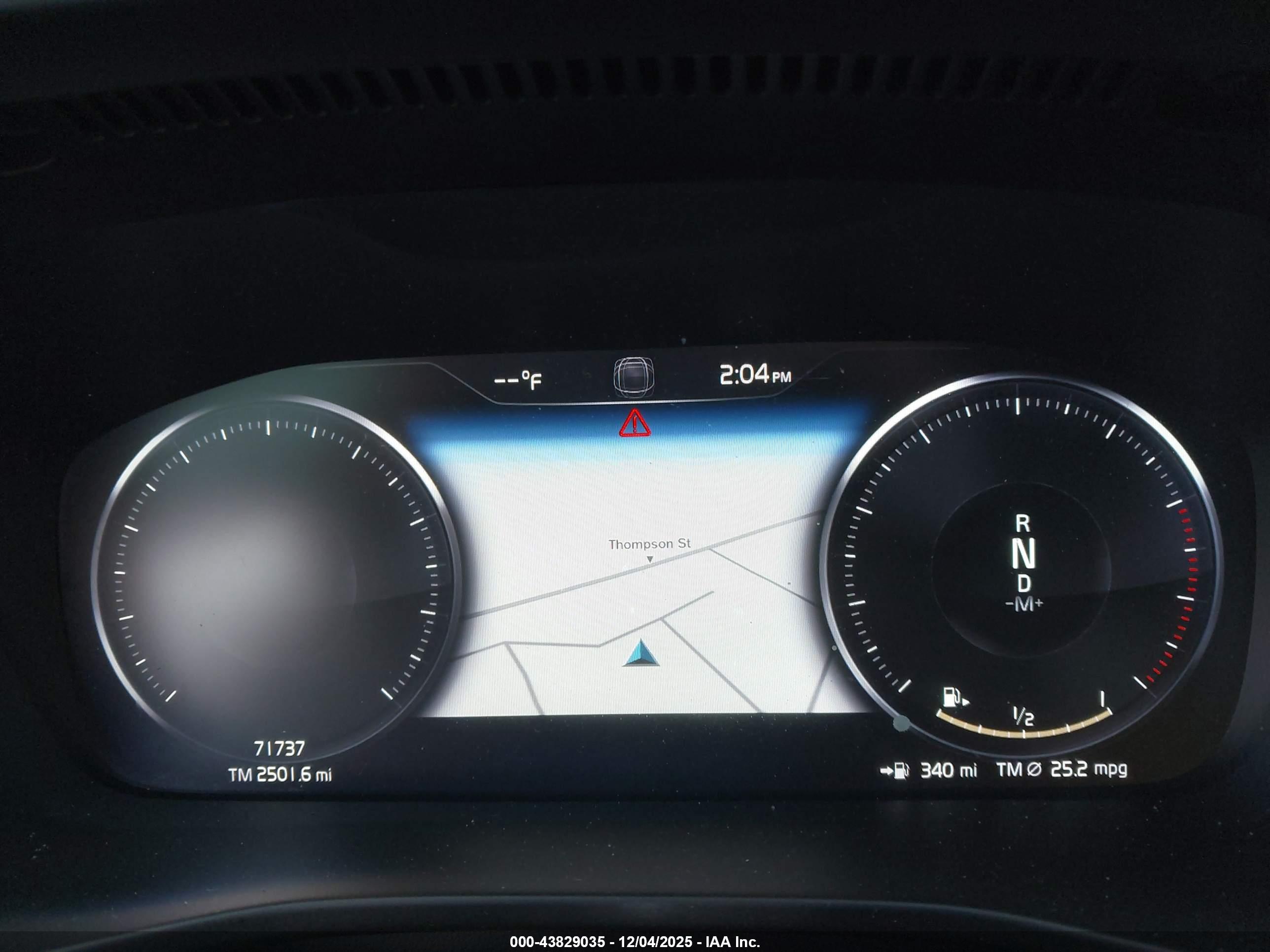 VOLVO XC40 image 7
