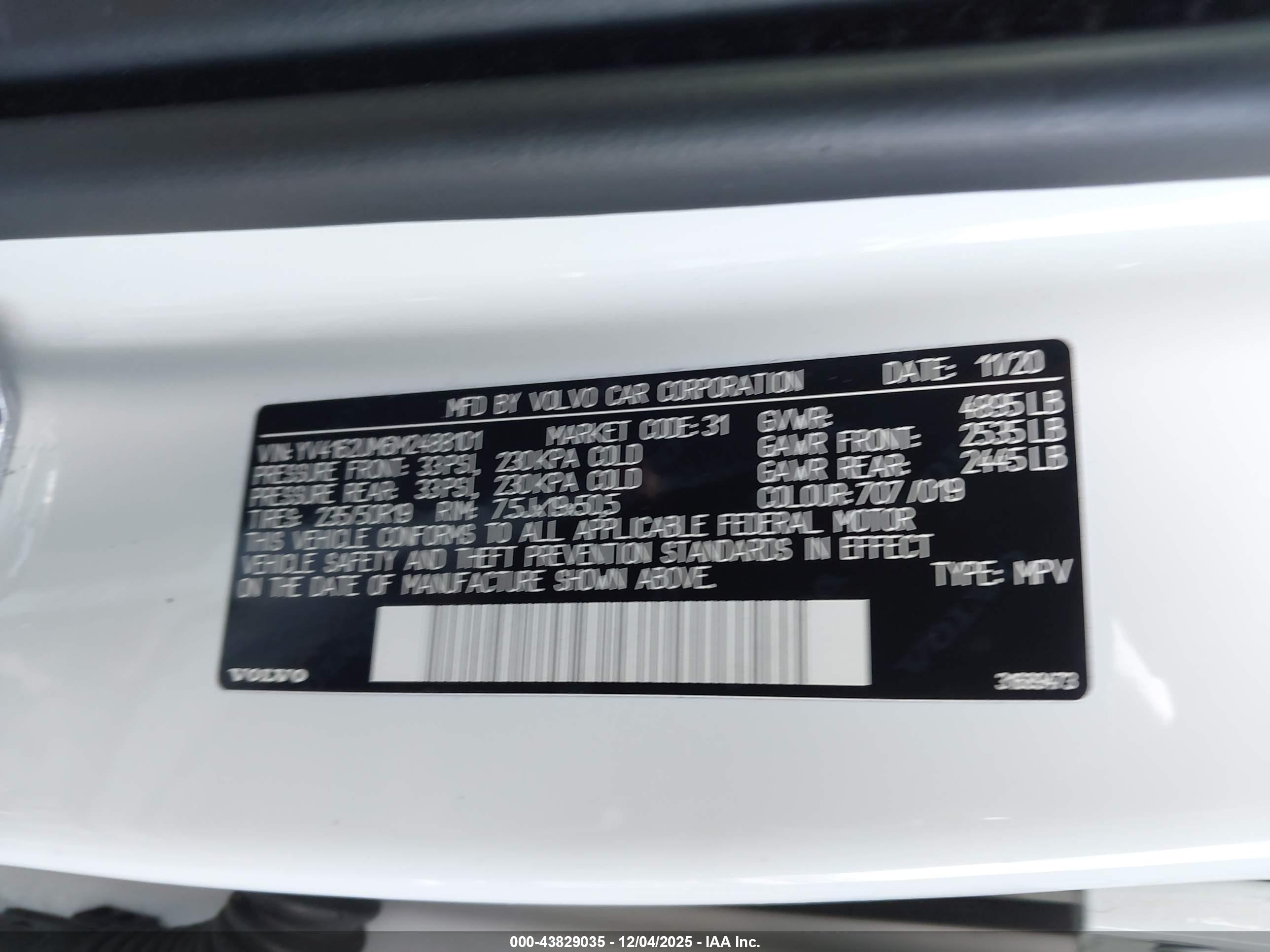 VOLVO XC40 image 9