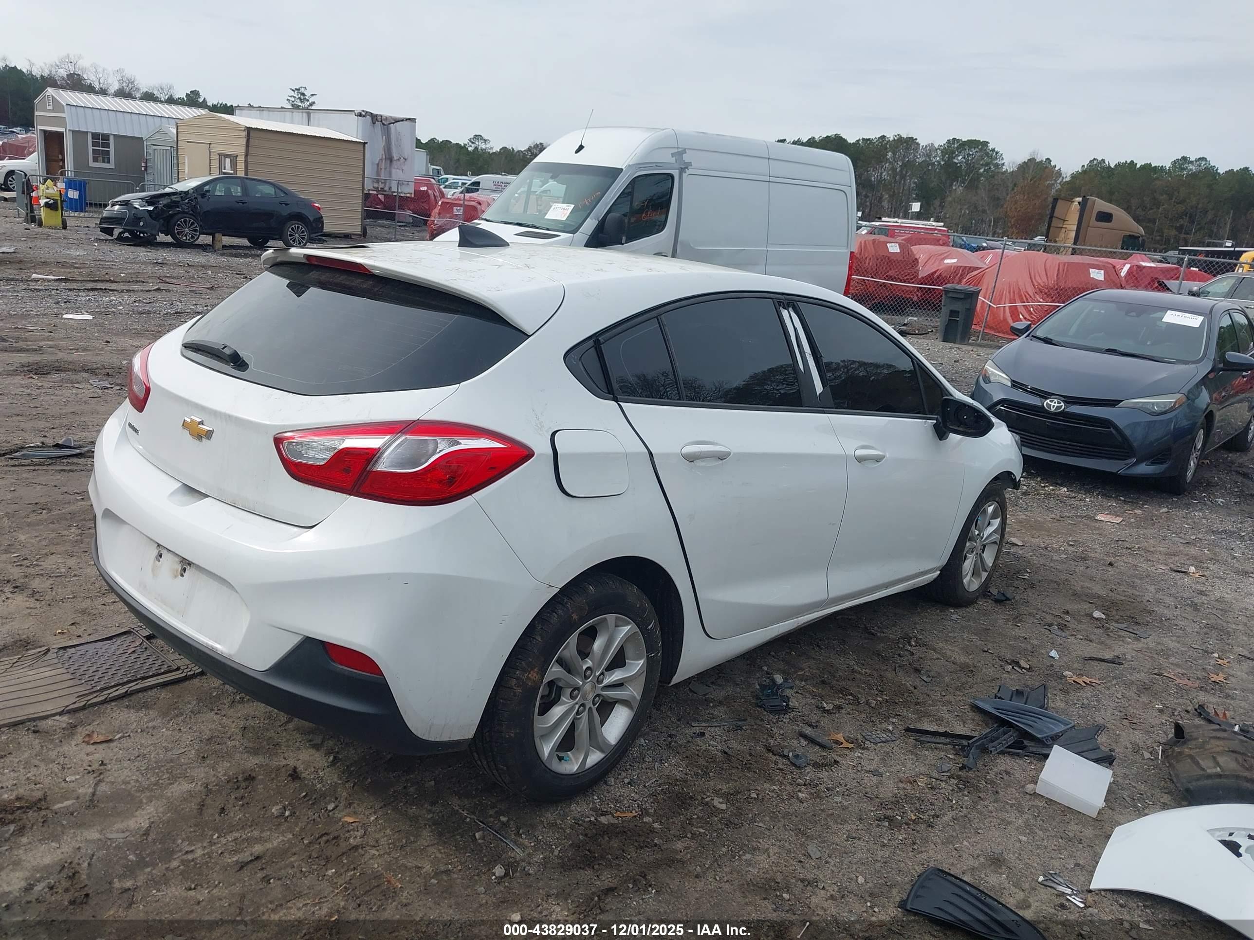 CHEVROLET CRUZE image 4