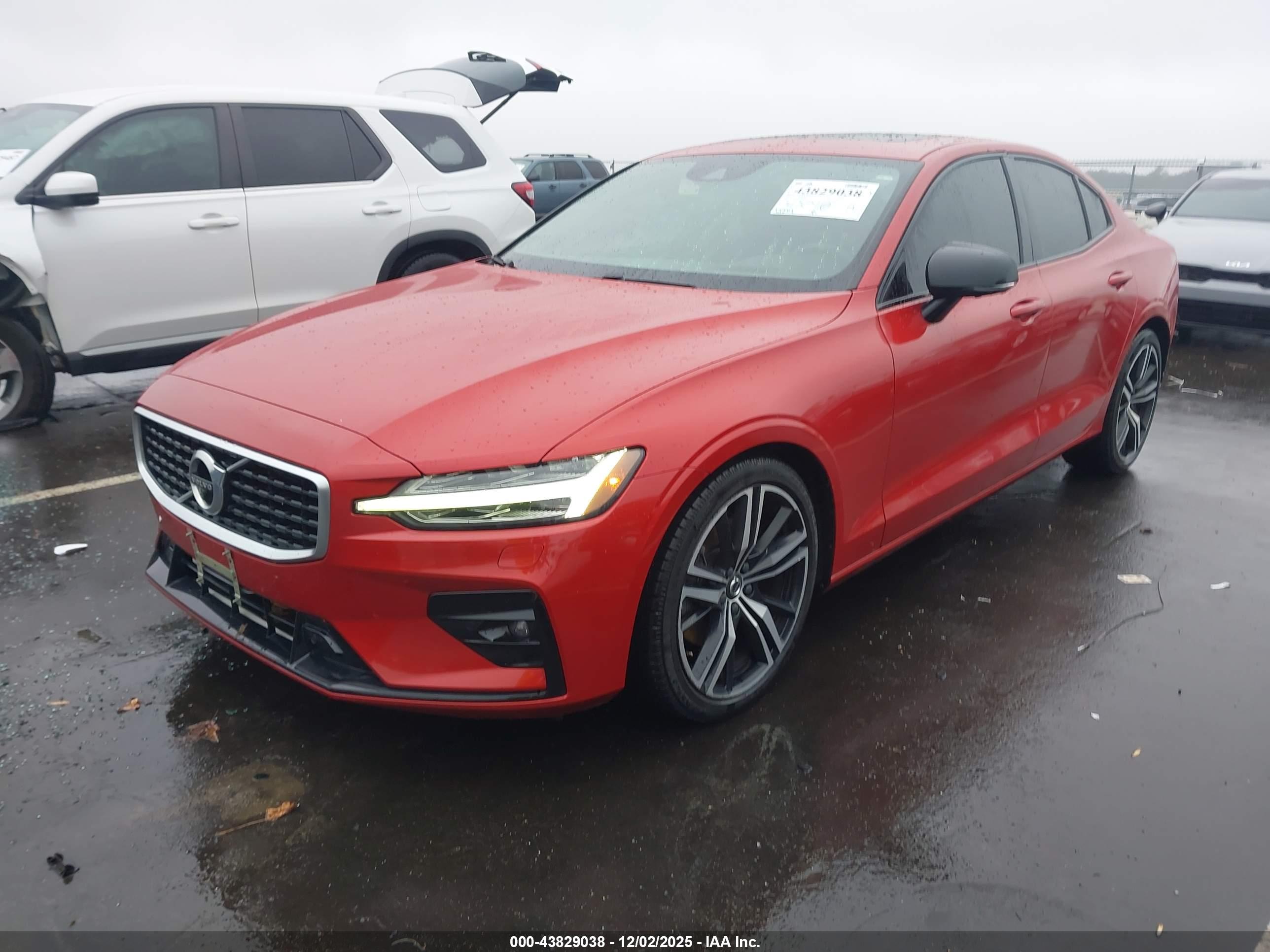 VOLVO S60 image 2