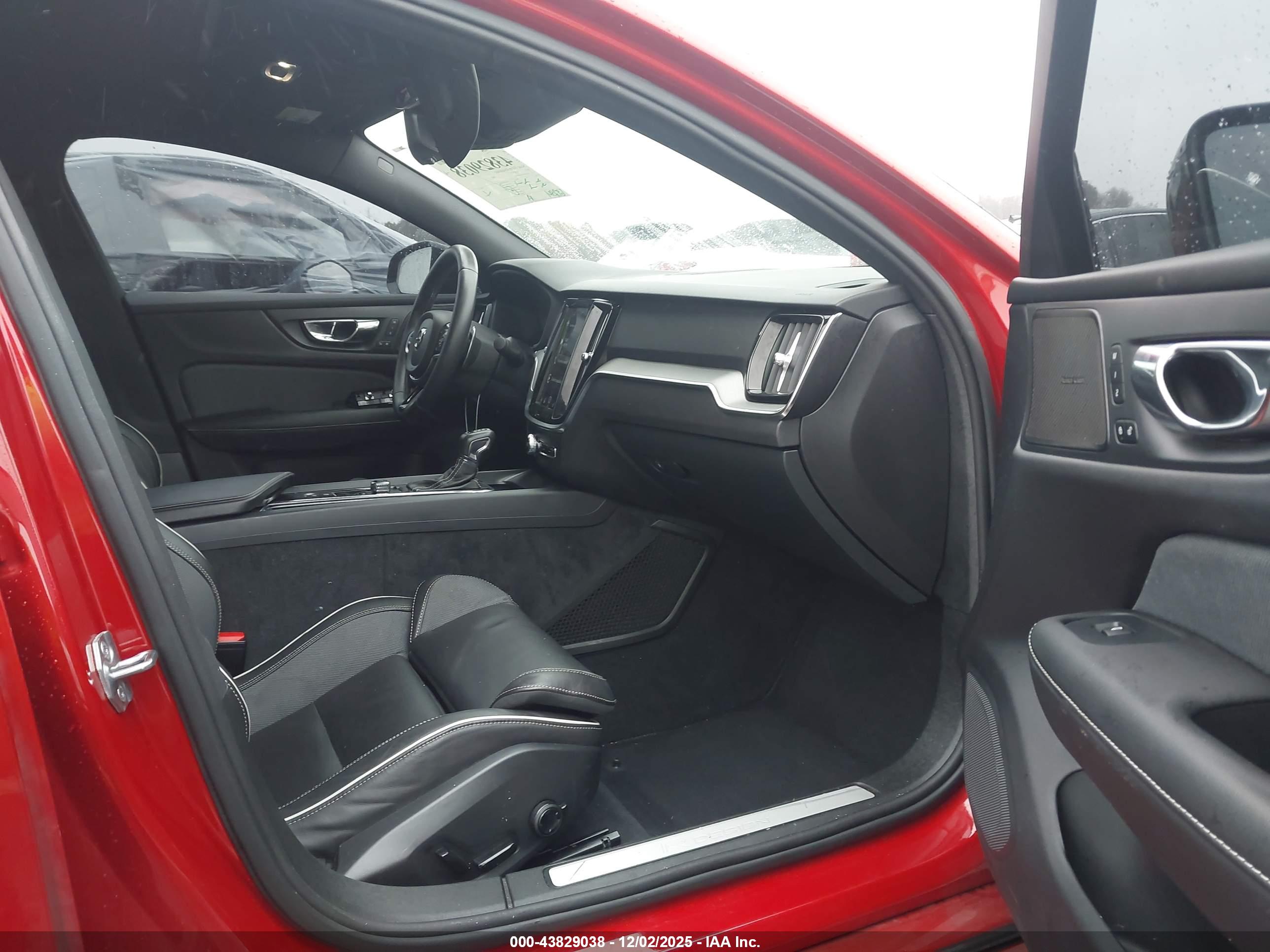 VOLVO S60 image 5