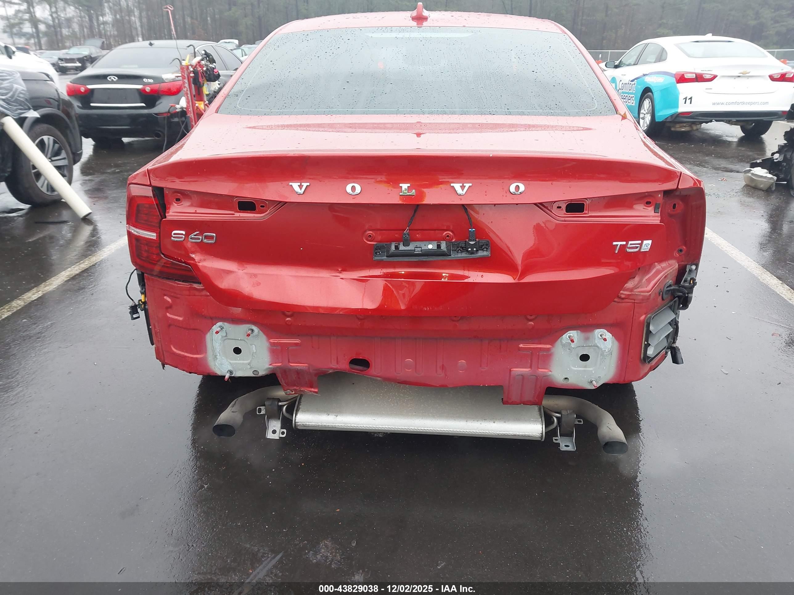 VOLVO S60 image 6