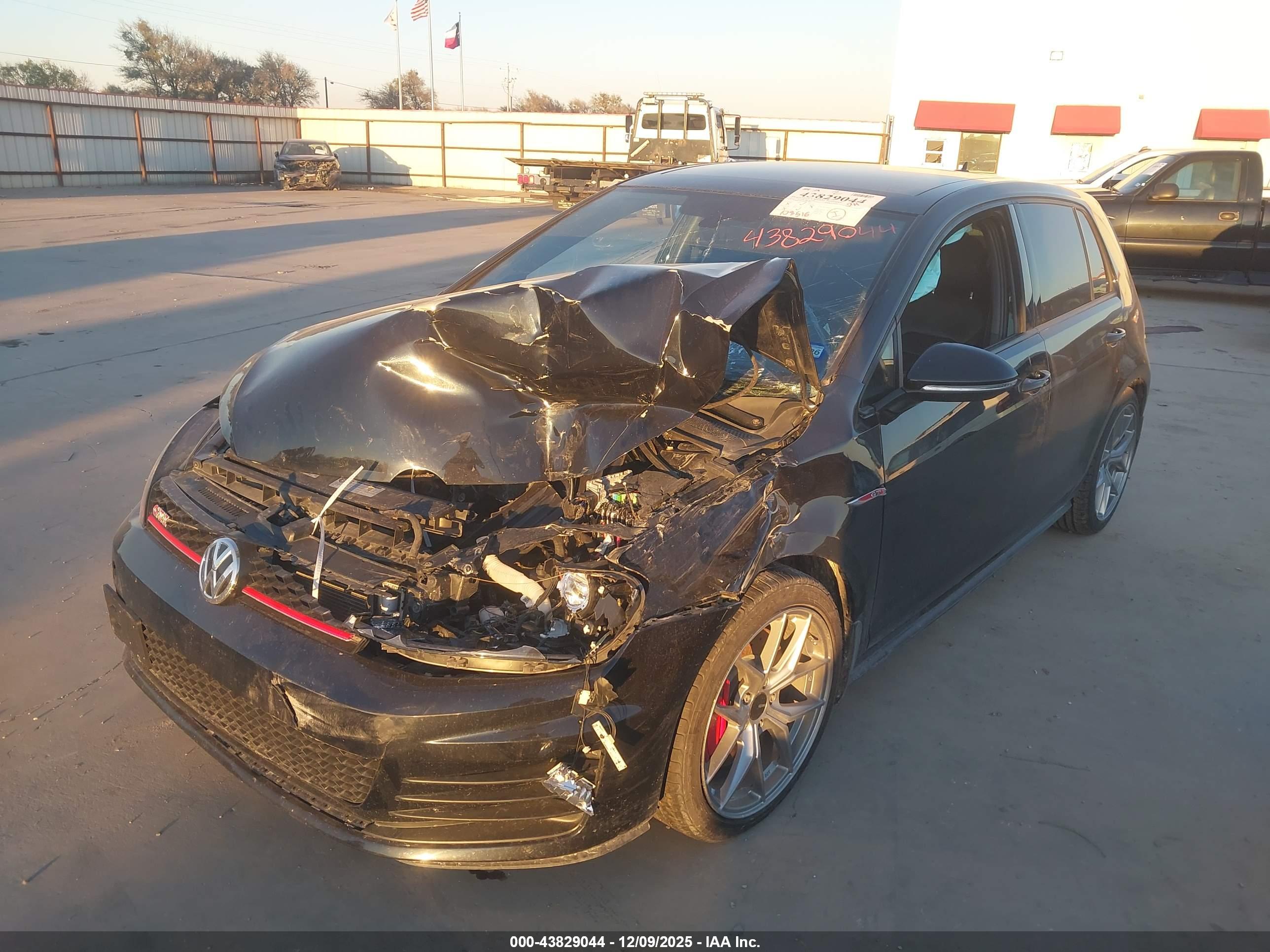 VOLKSWAGEN GOLF image 2