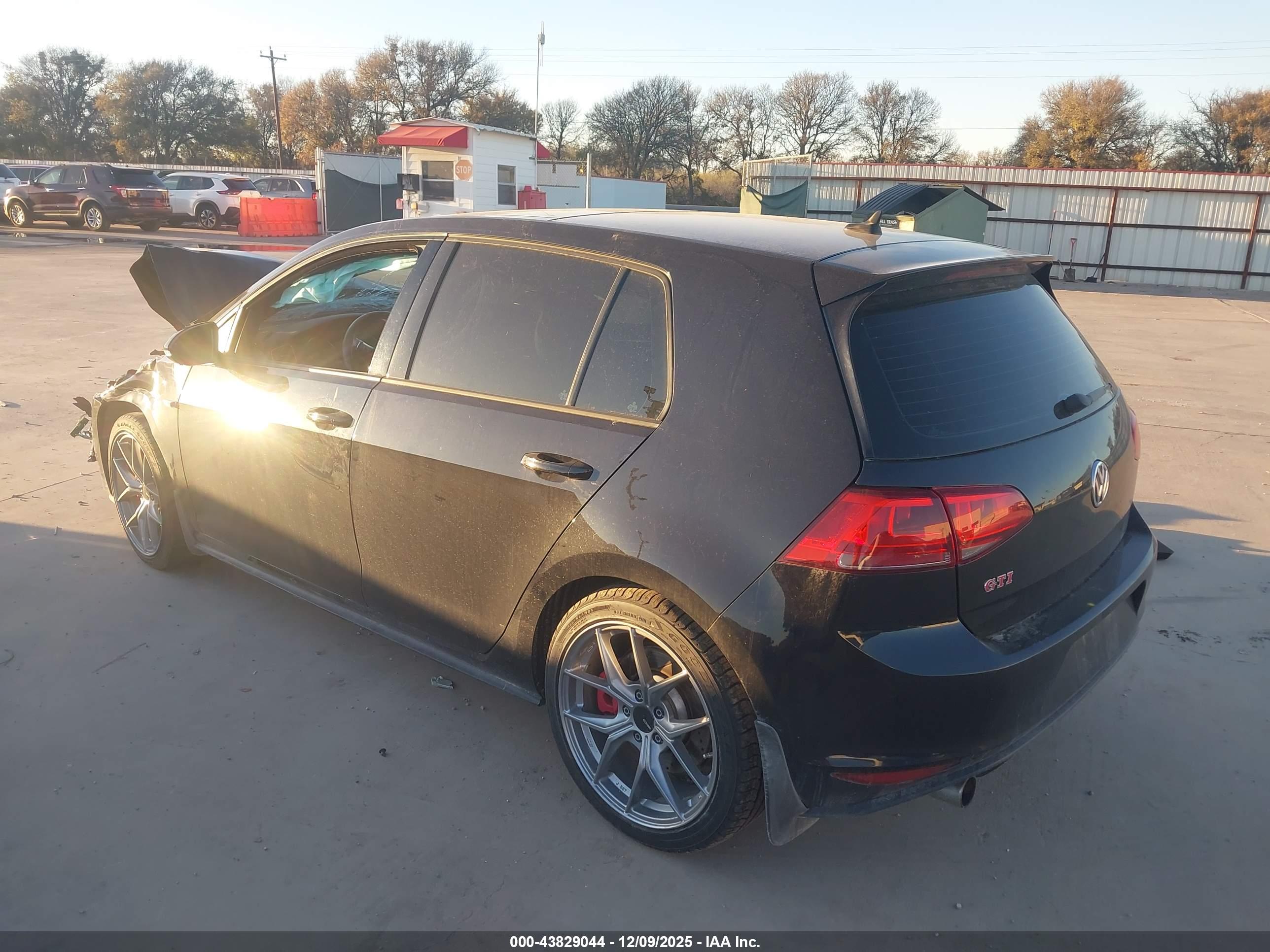VOLKSWAGEN GOLF image 3