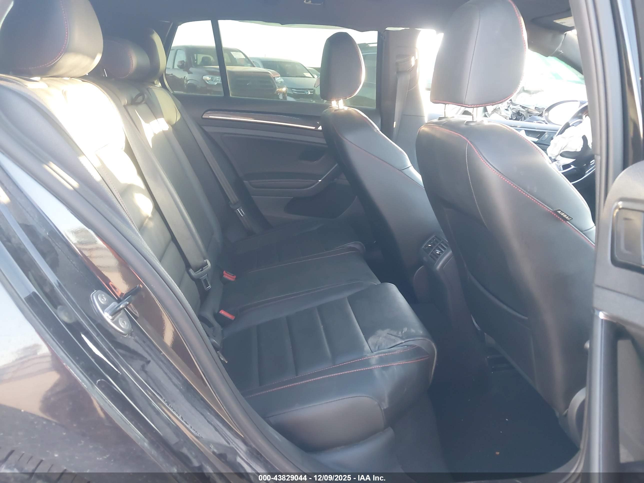 VOLKSWAGEN GOLF image 8