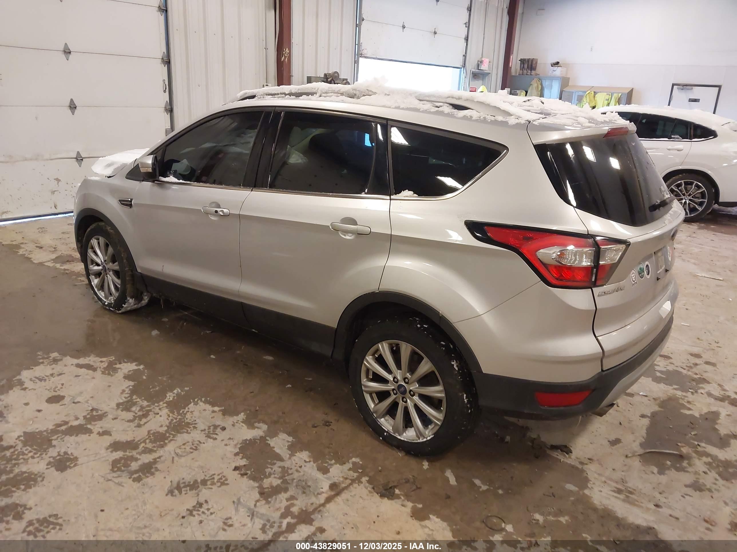 FORD ESCAPE image 3