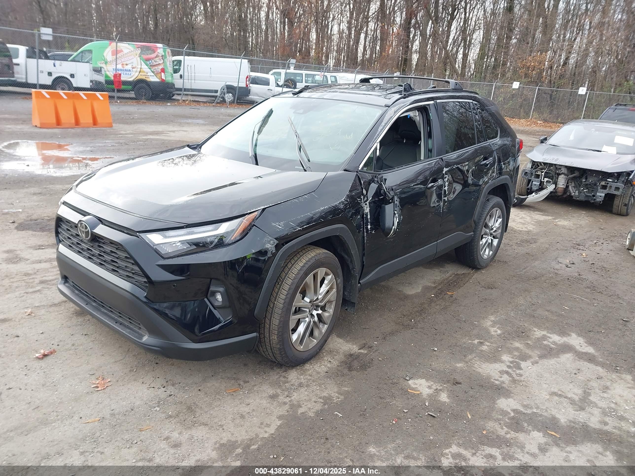 TOYOTA RAV4 image 2