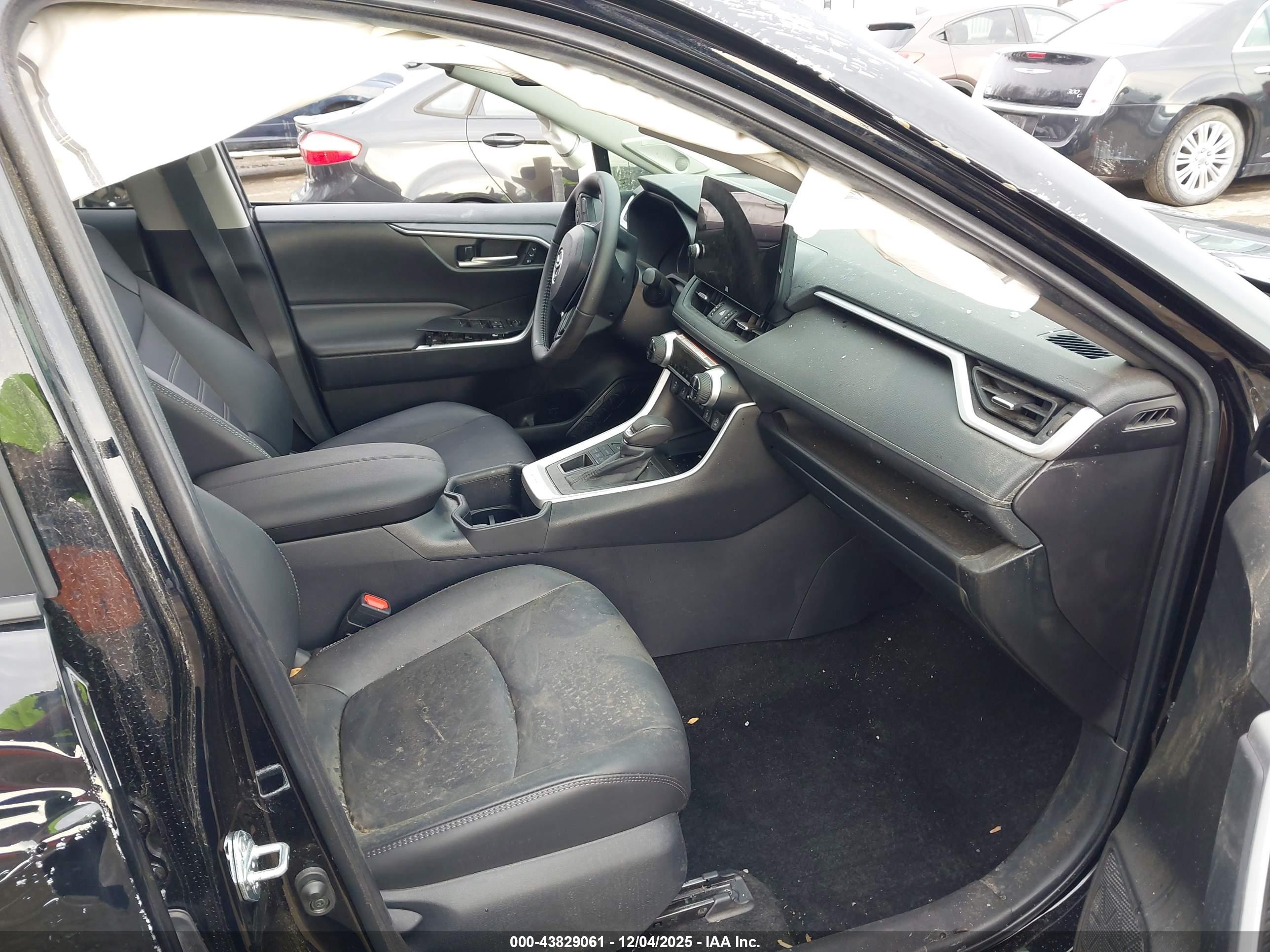 TOYOTA RAV4 image 5