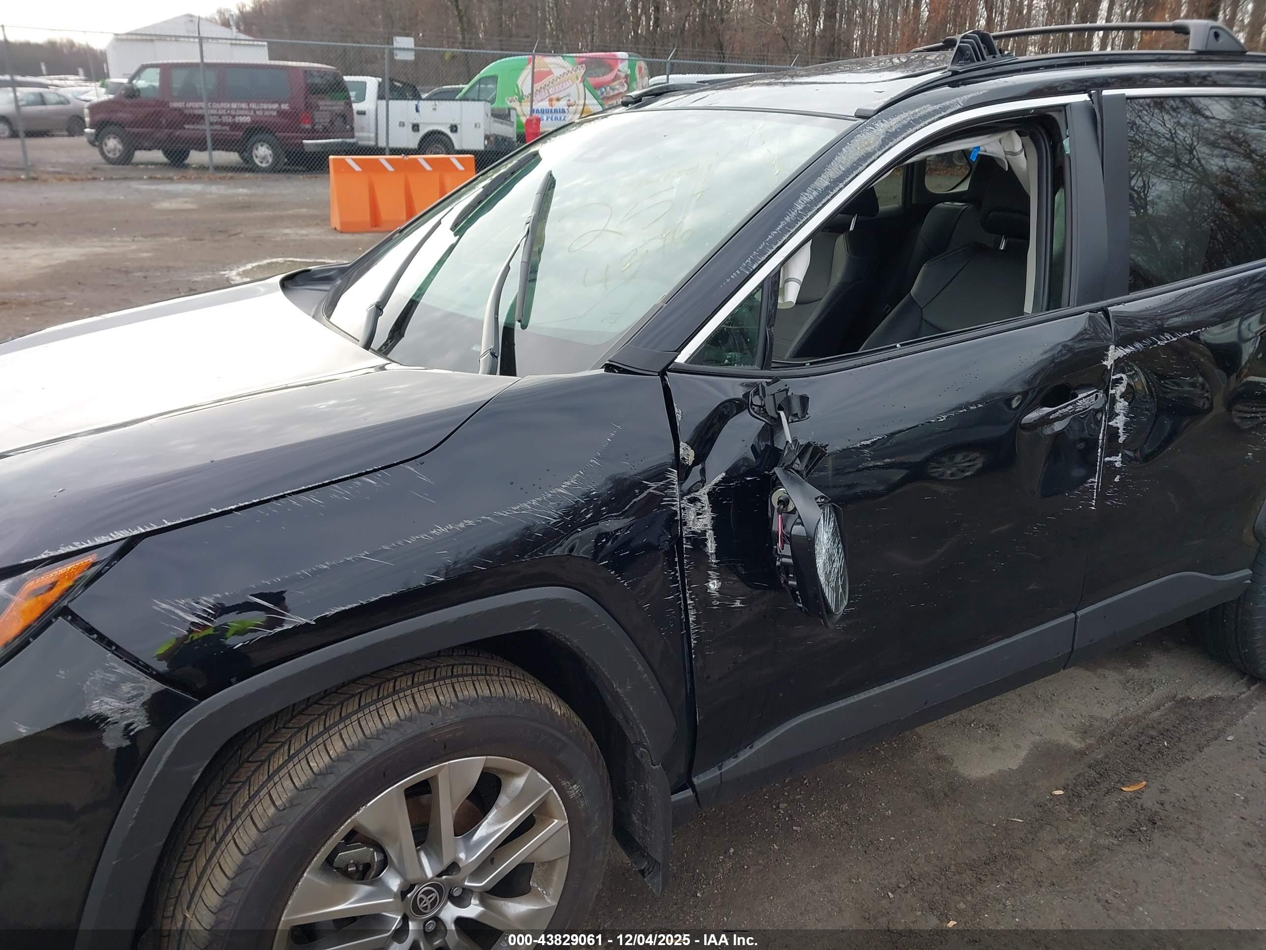 TOYOTA RAV4 image 6