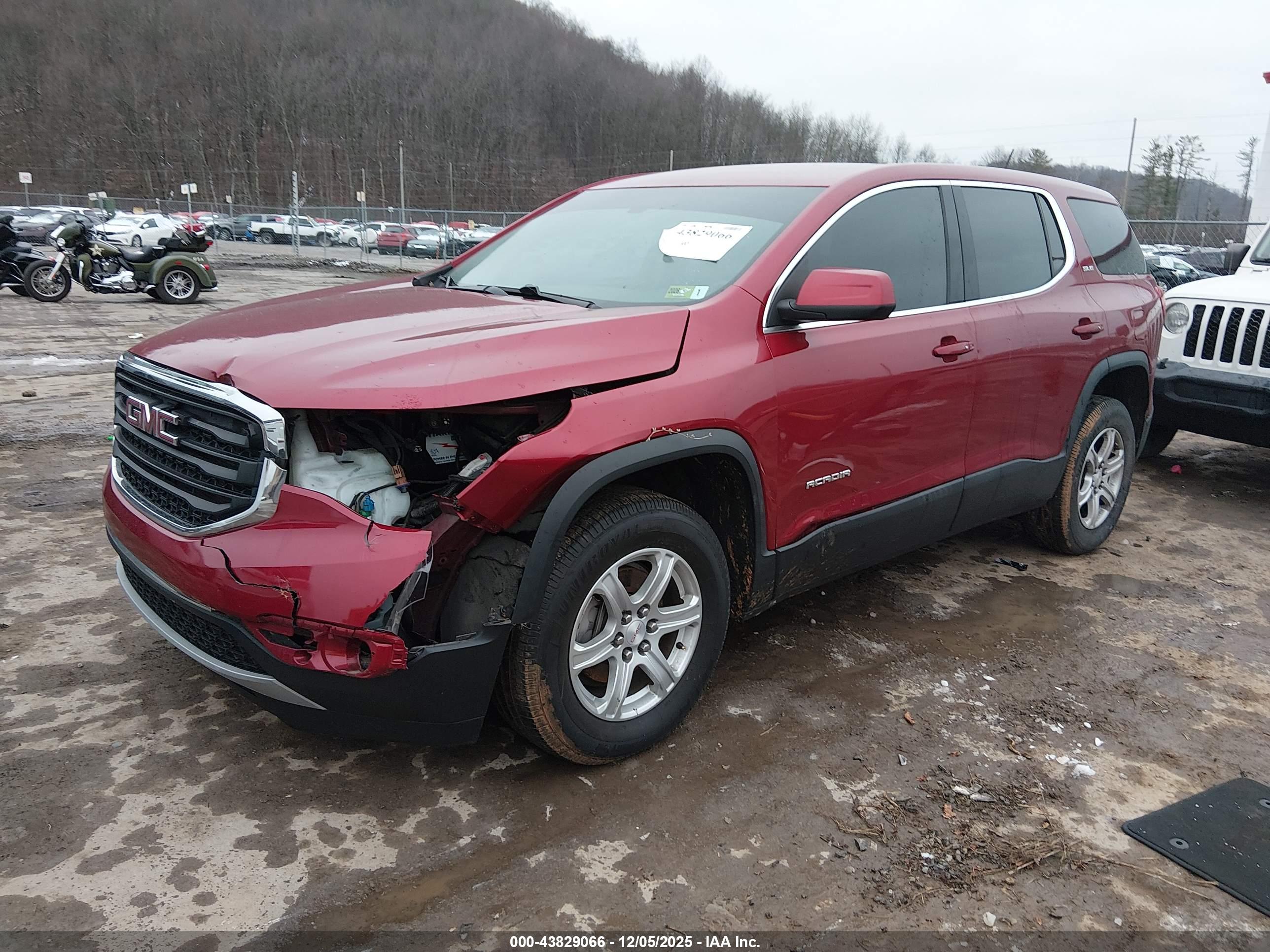 GMC ACADIA image 2