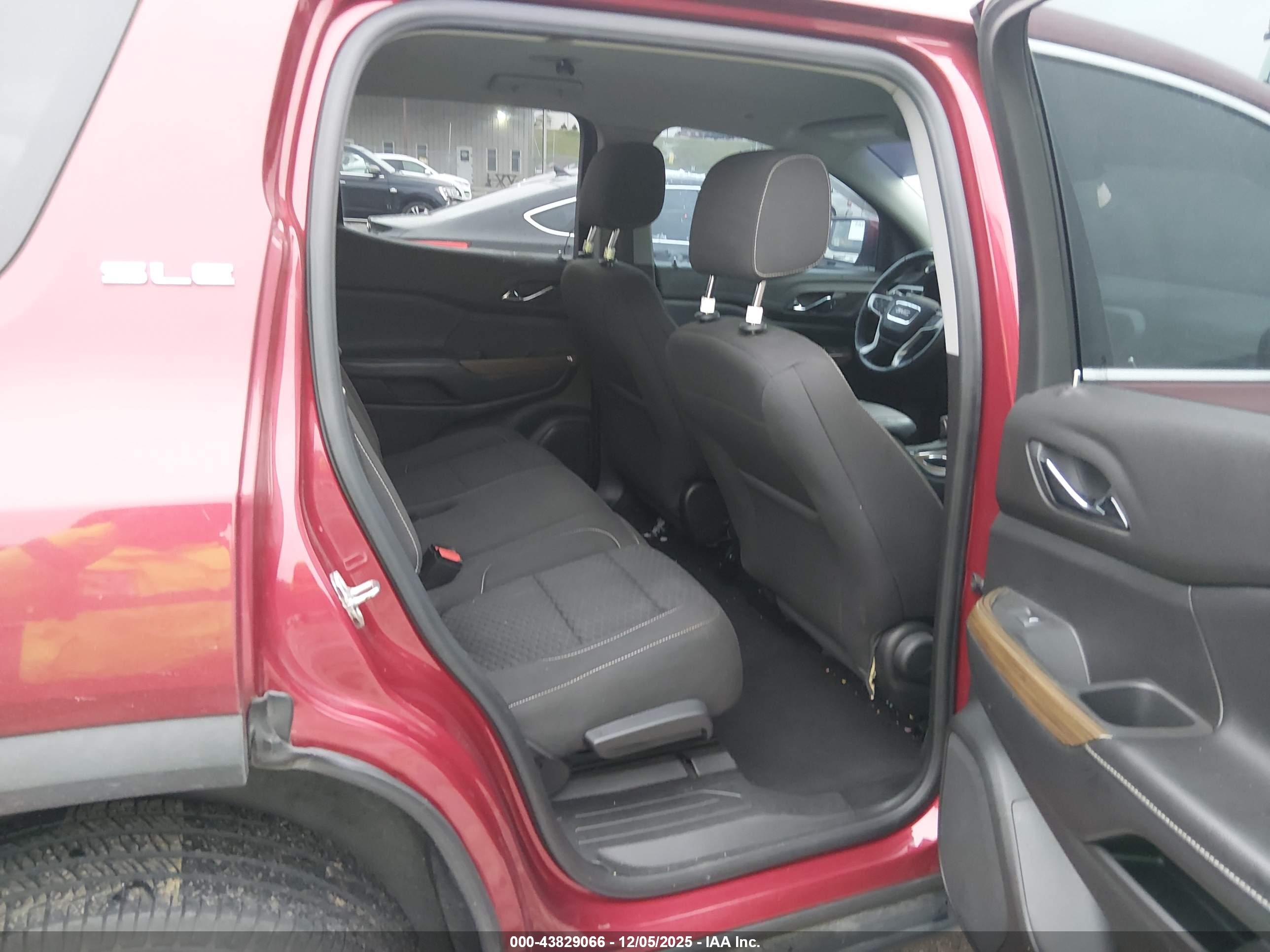 GMC ACADIA image 8