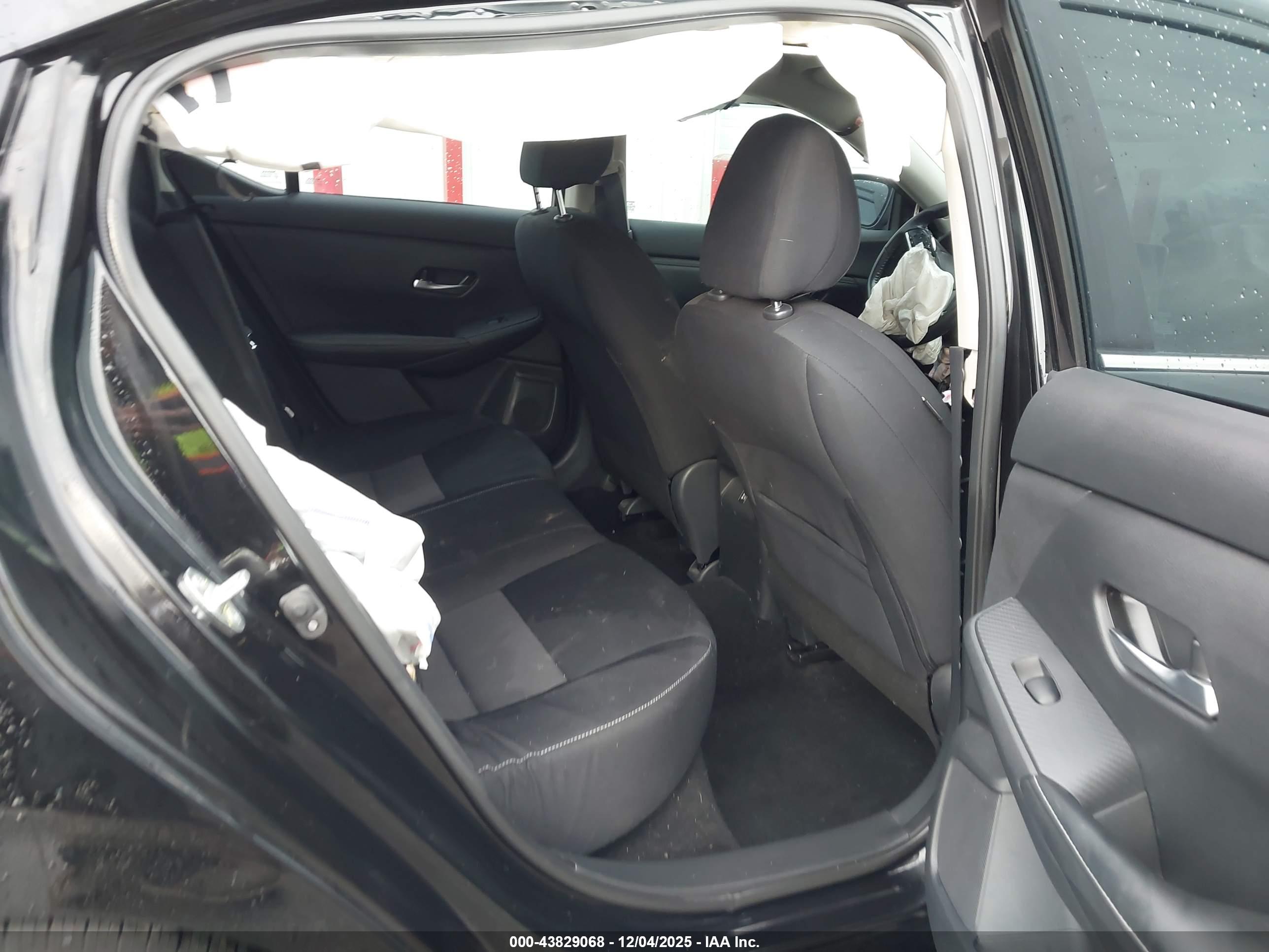 NISSAN SENTRA image 8