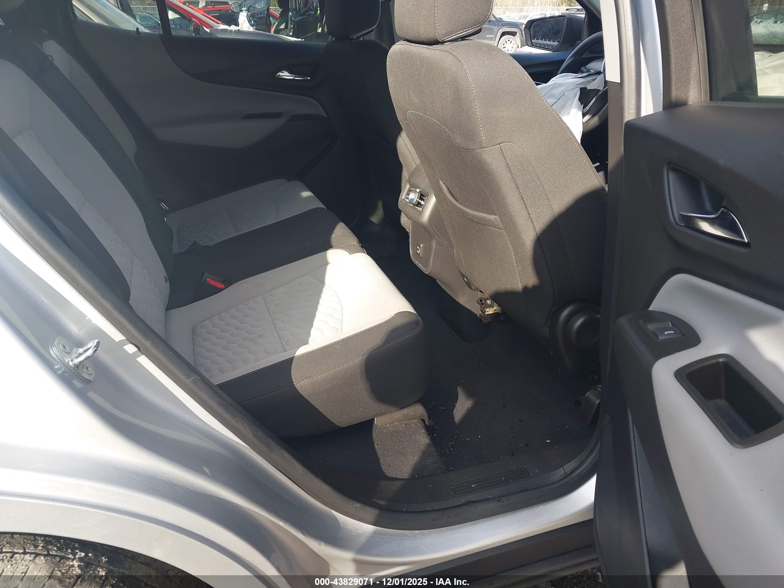 CHEVROLET EQUINOX image 8