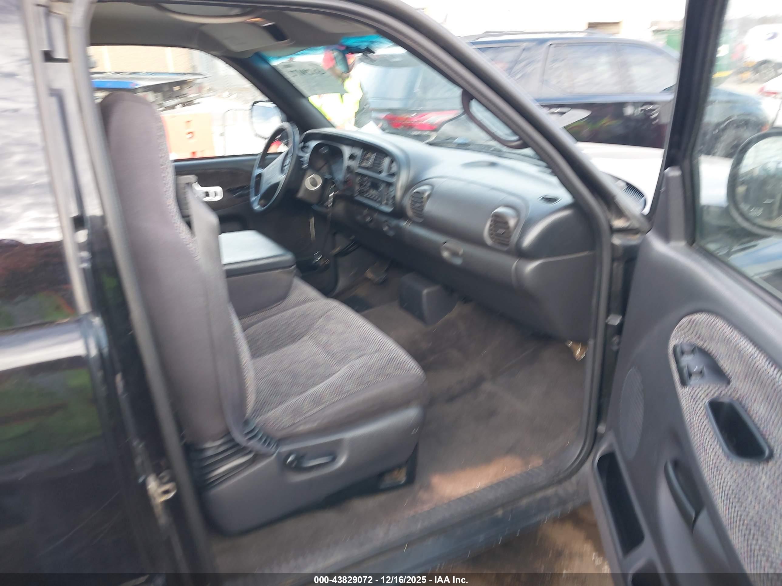 DODGE RAM image 5
