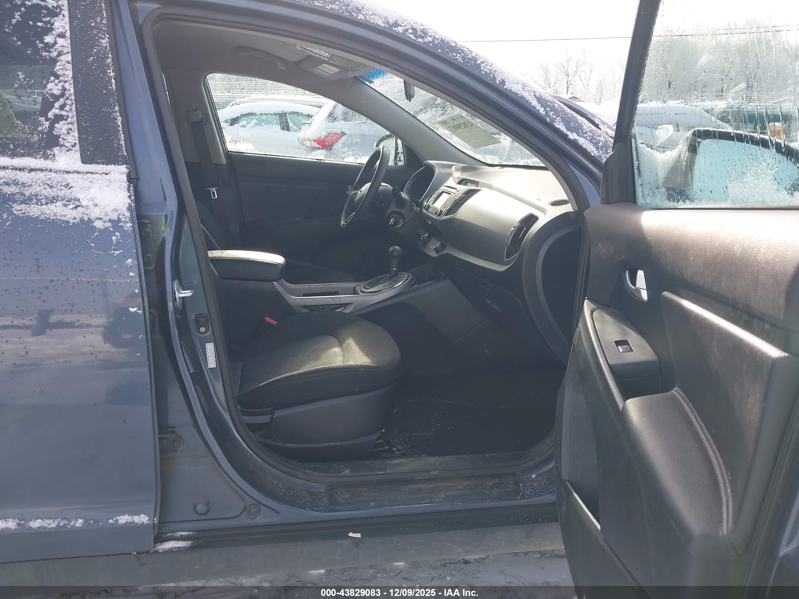KIA SPORTAGE image 5