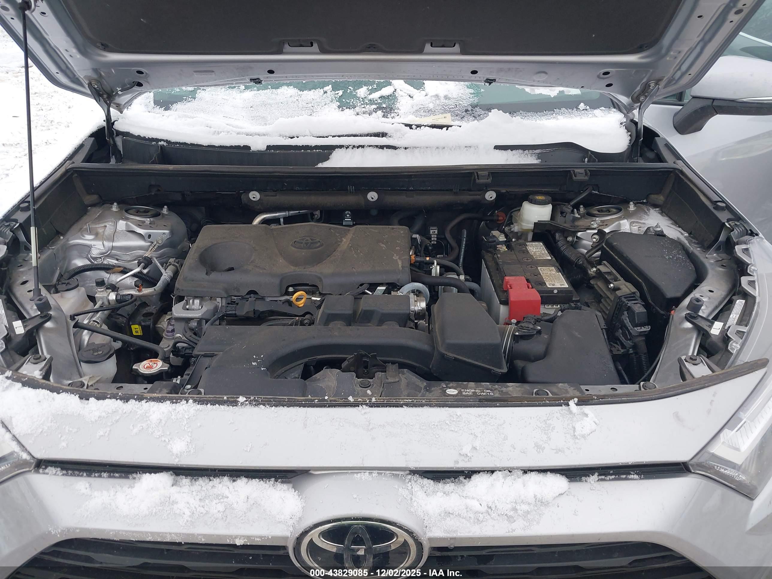 TOYOTA RAV4 image 10