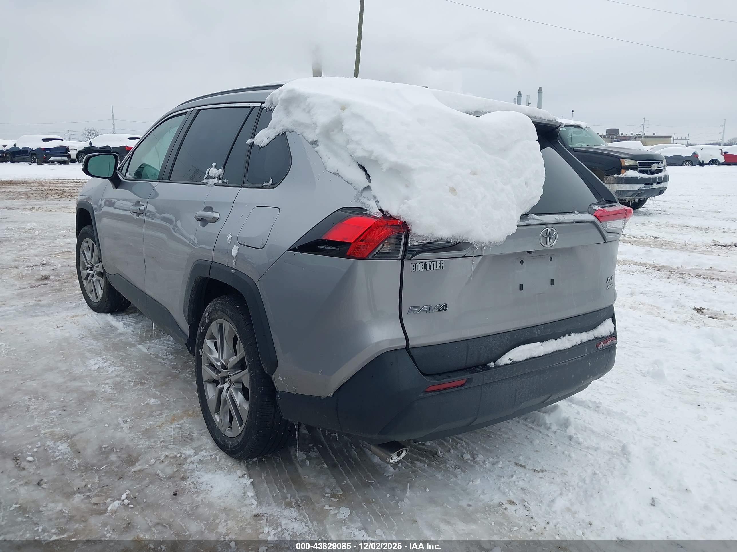 TOYOTA RAV4 image 3