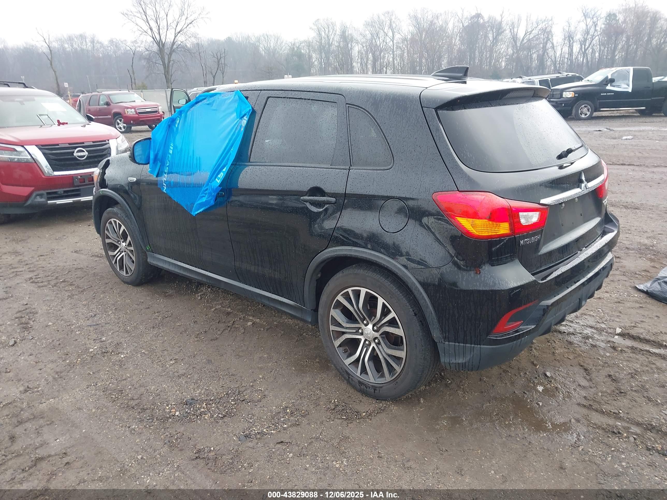 MITSUBISHI OUTLANDER image 3