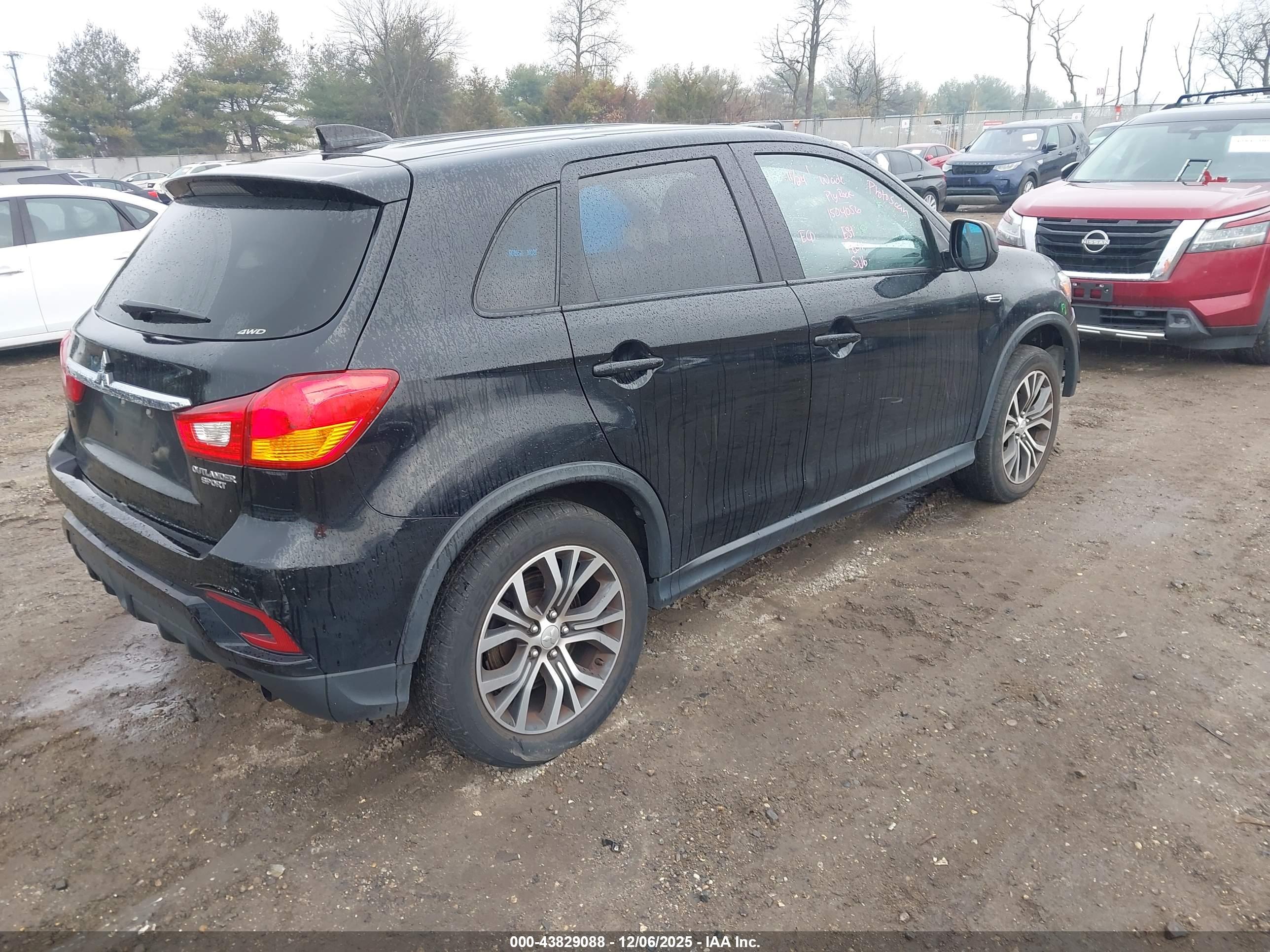 MITSUBISHI OUTLANDER image 4