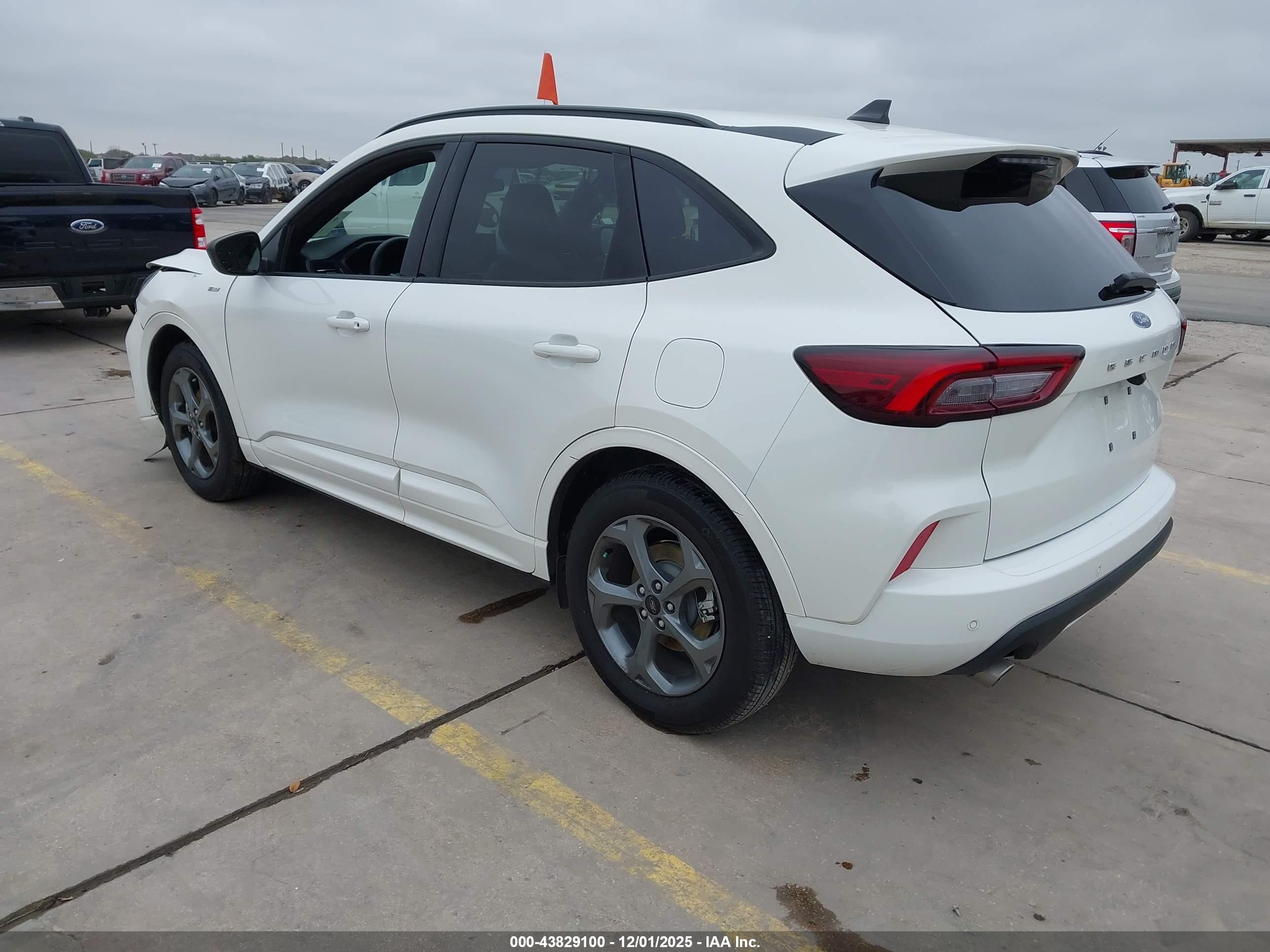 FORD ESCAPE image 3