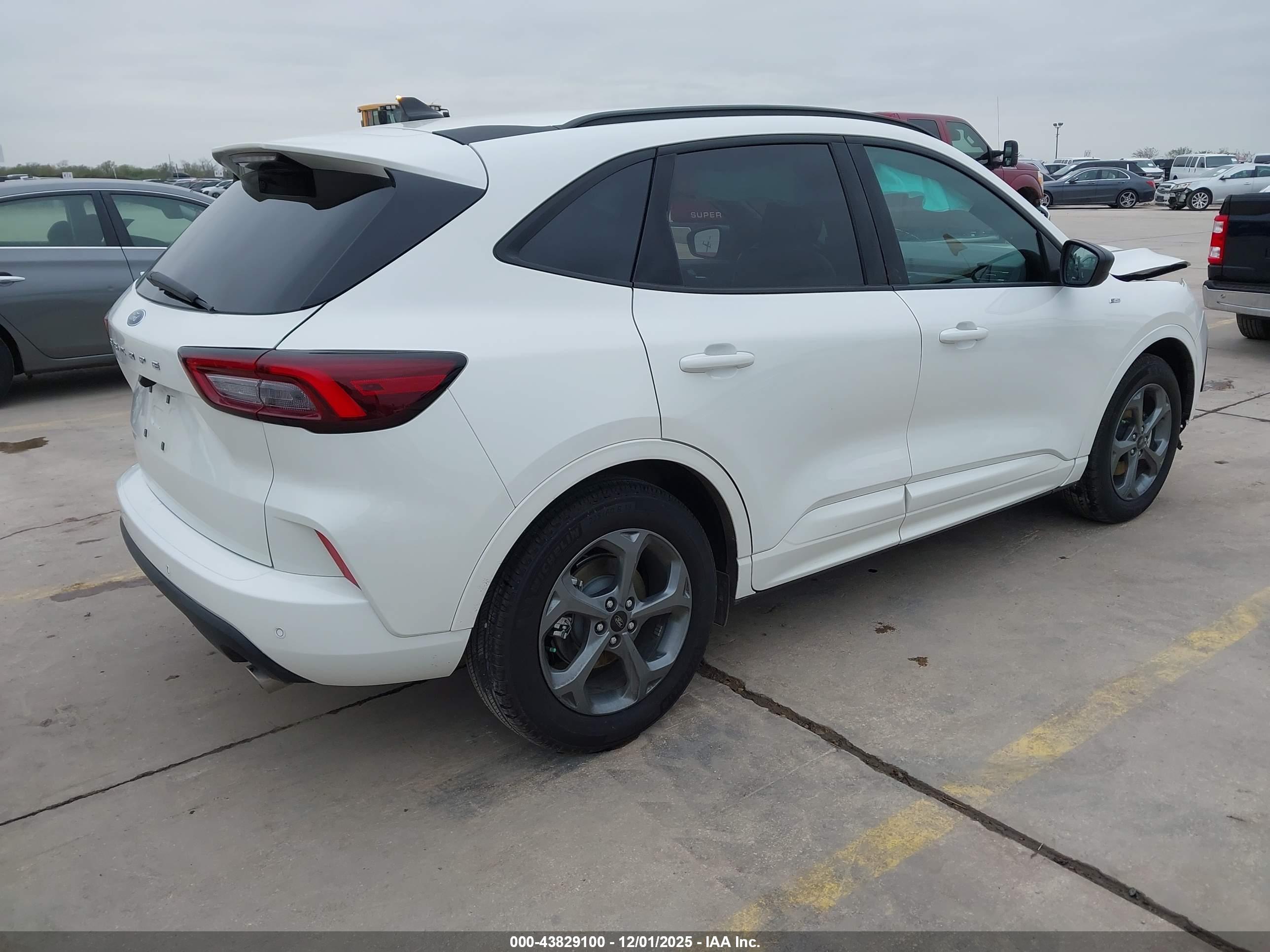 FORD ESCAPE image 4