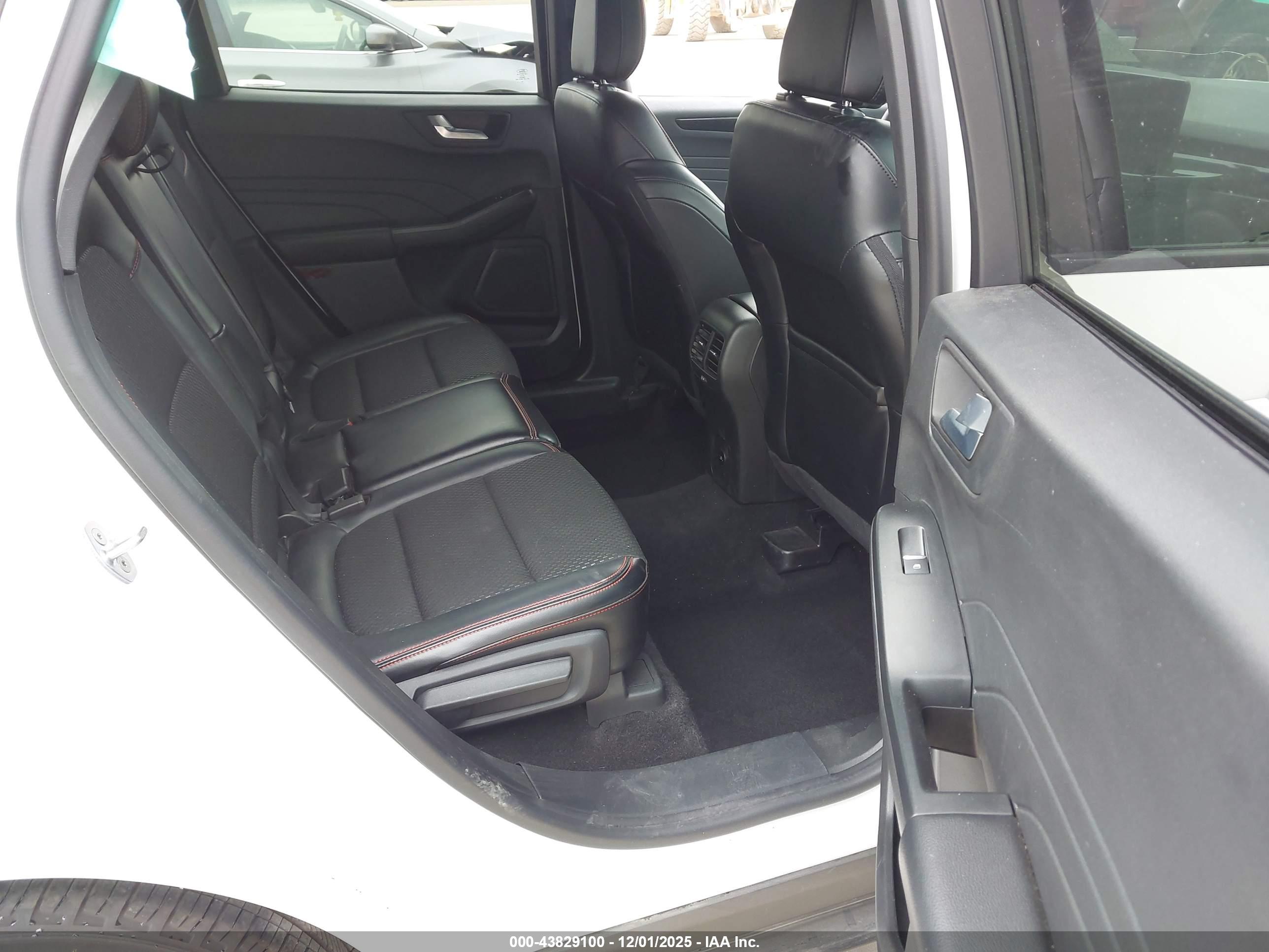 FORD ESCAPE image 8