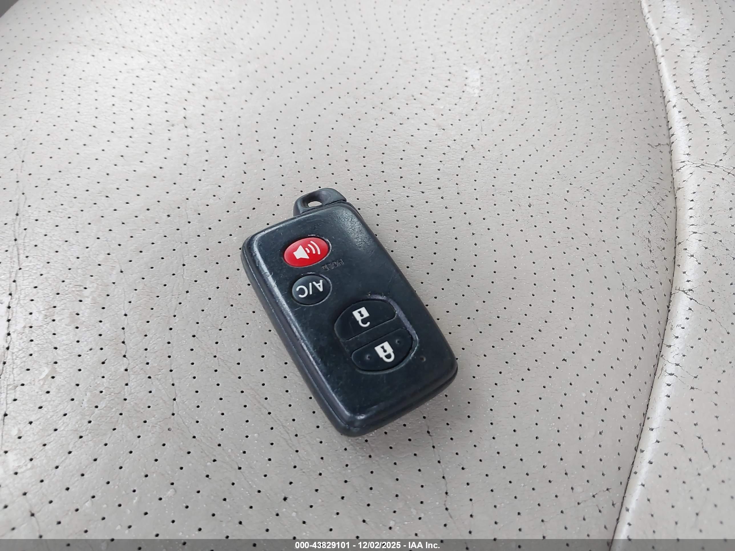 TOYOTA PRIUS image 11