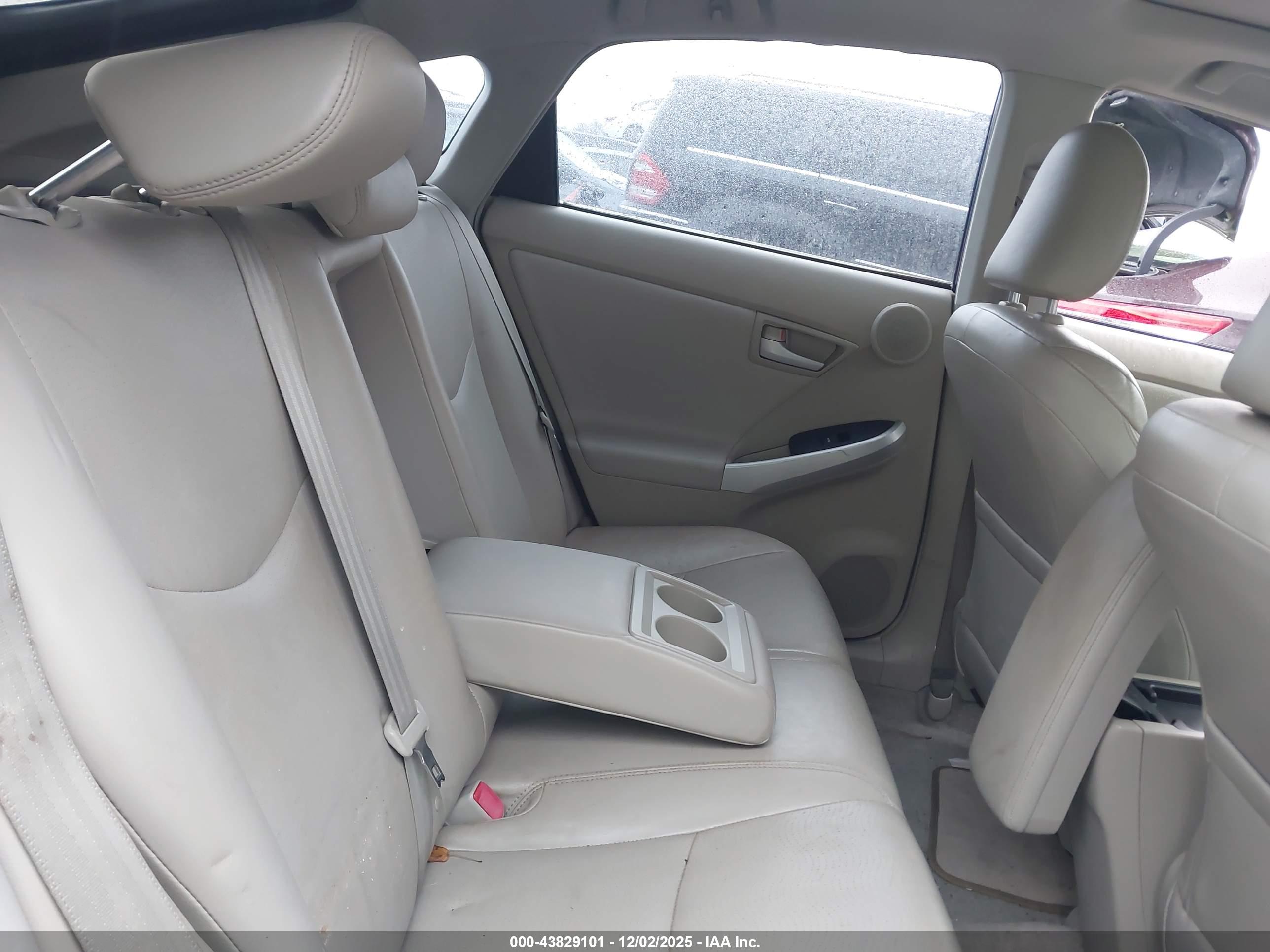TOYOTA PRIUS image 8