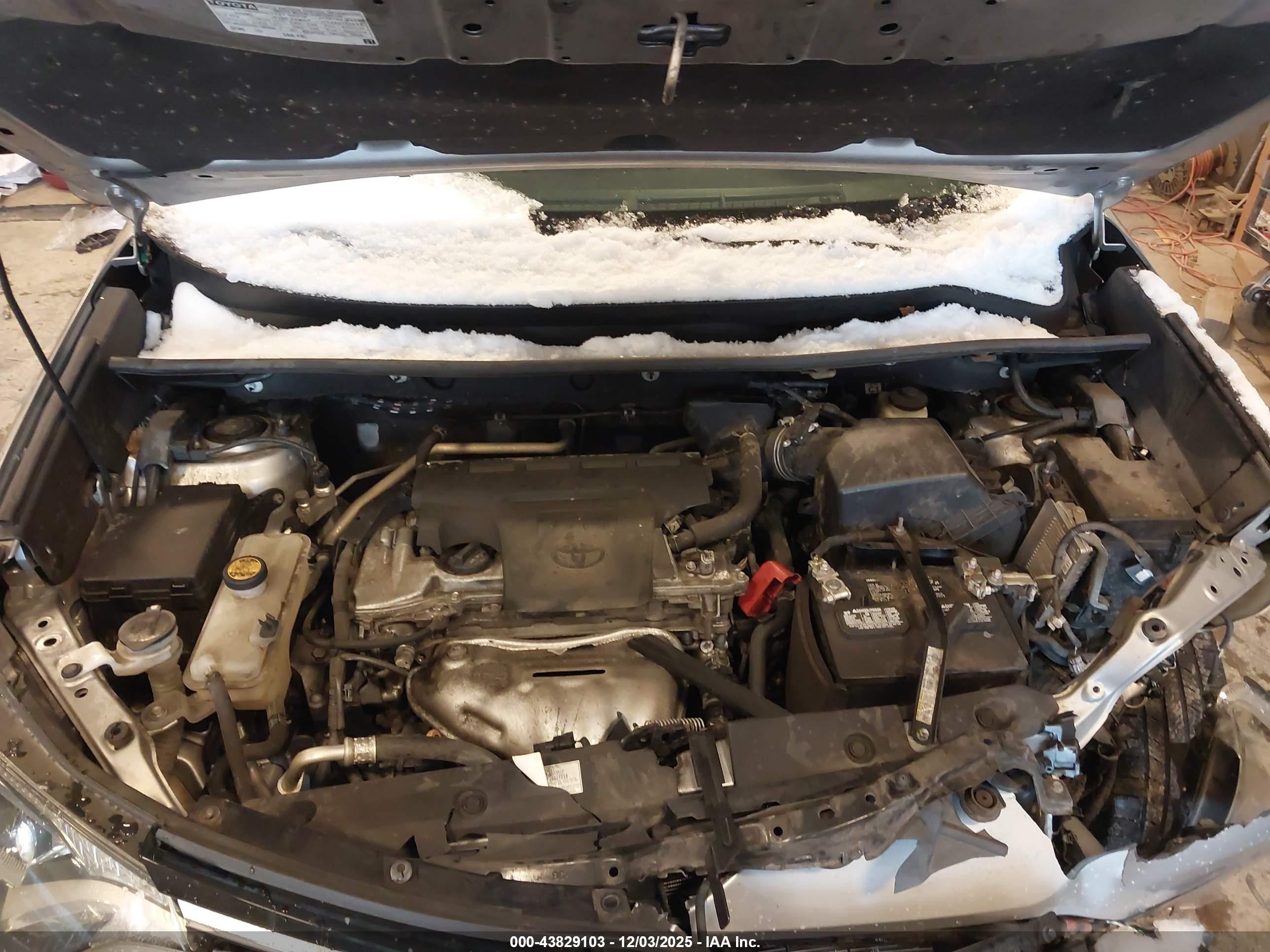 TOYOTA RAV4 image 10