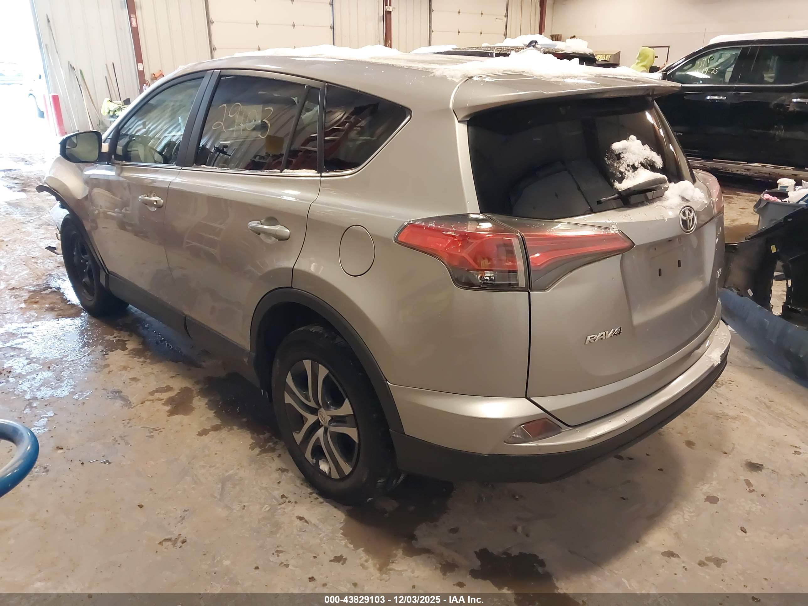 TOYOTA RAV4 image 3