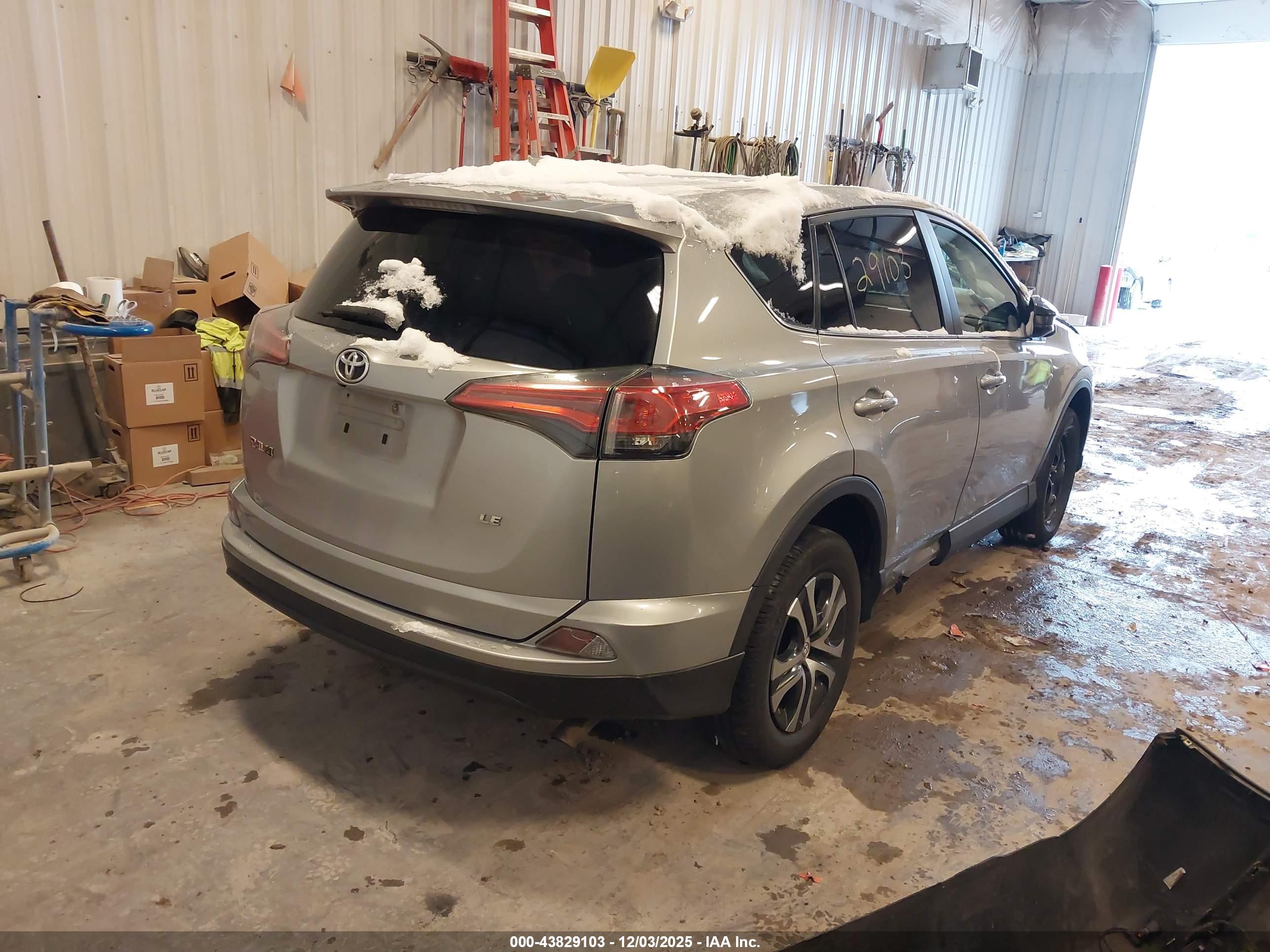 TOYOTA RAV4 image 4