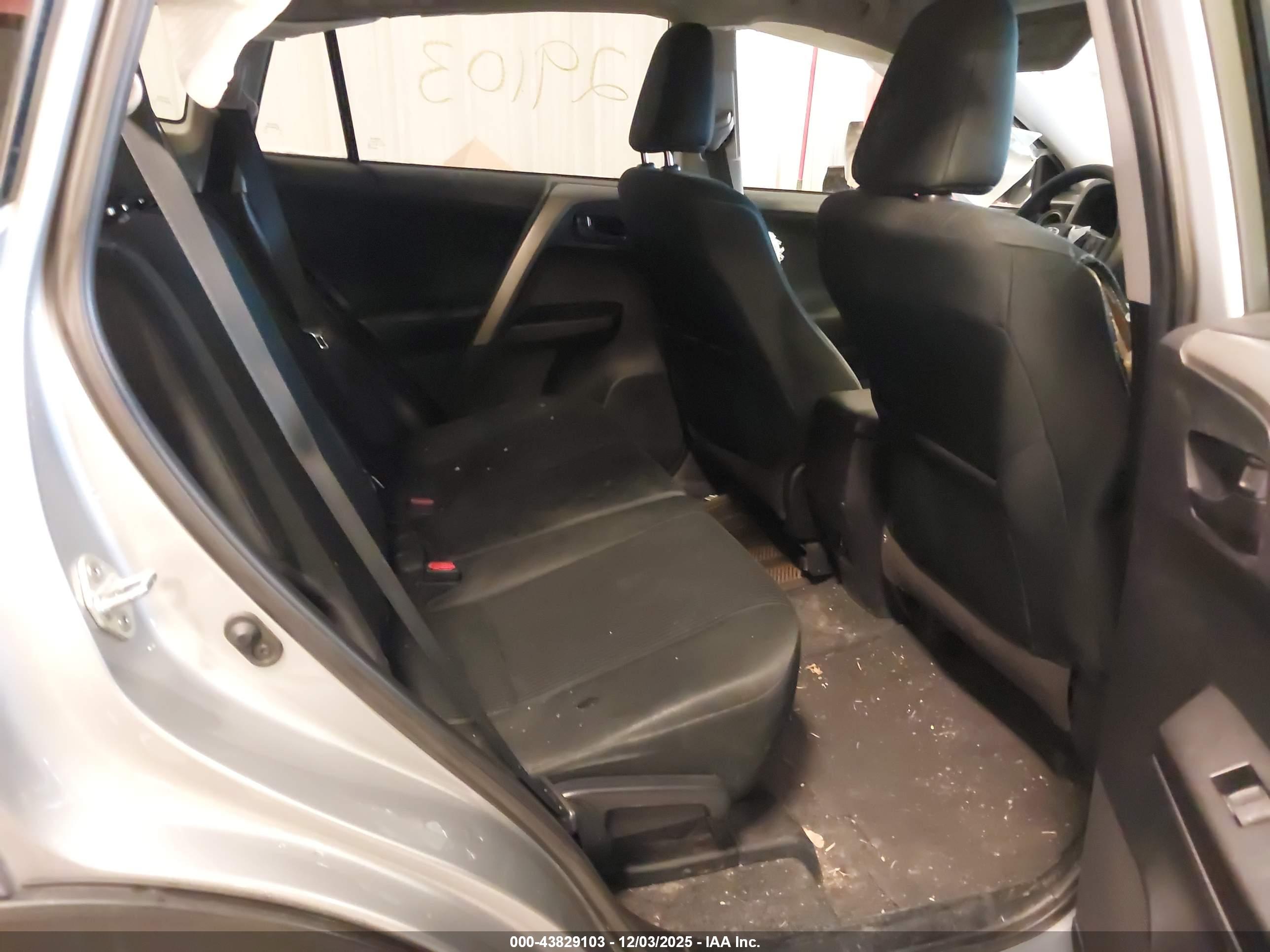 TOYOTA RAV4 image 8