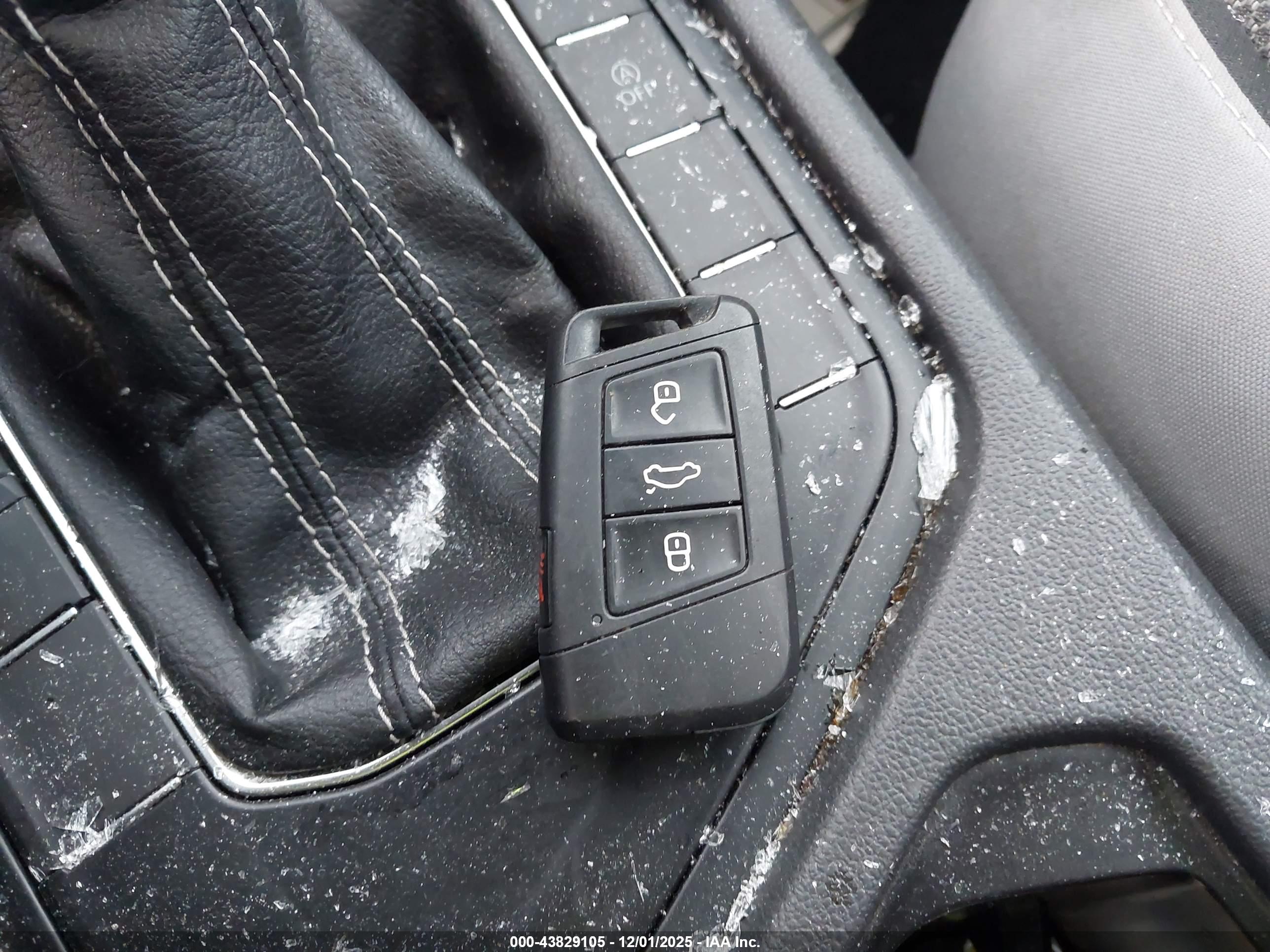 VOLKSWAGEN TAOS image 11