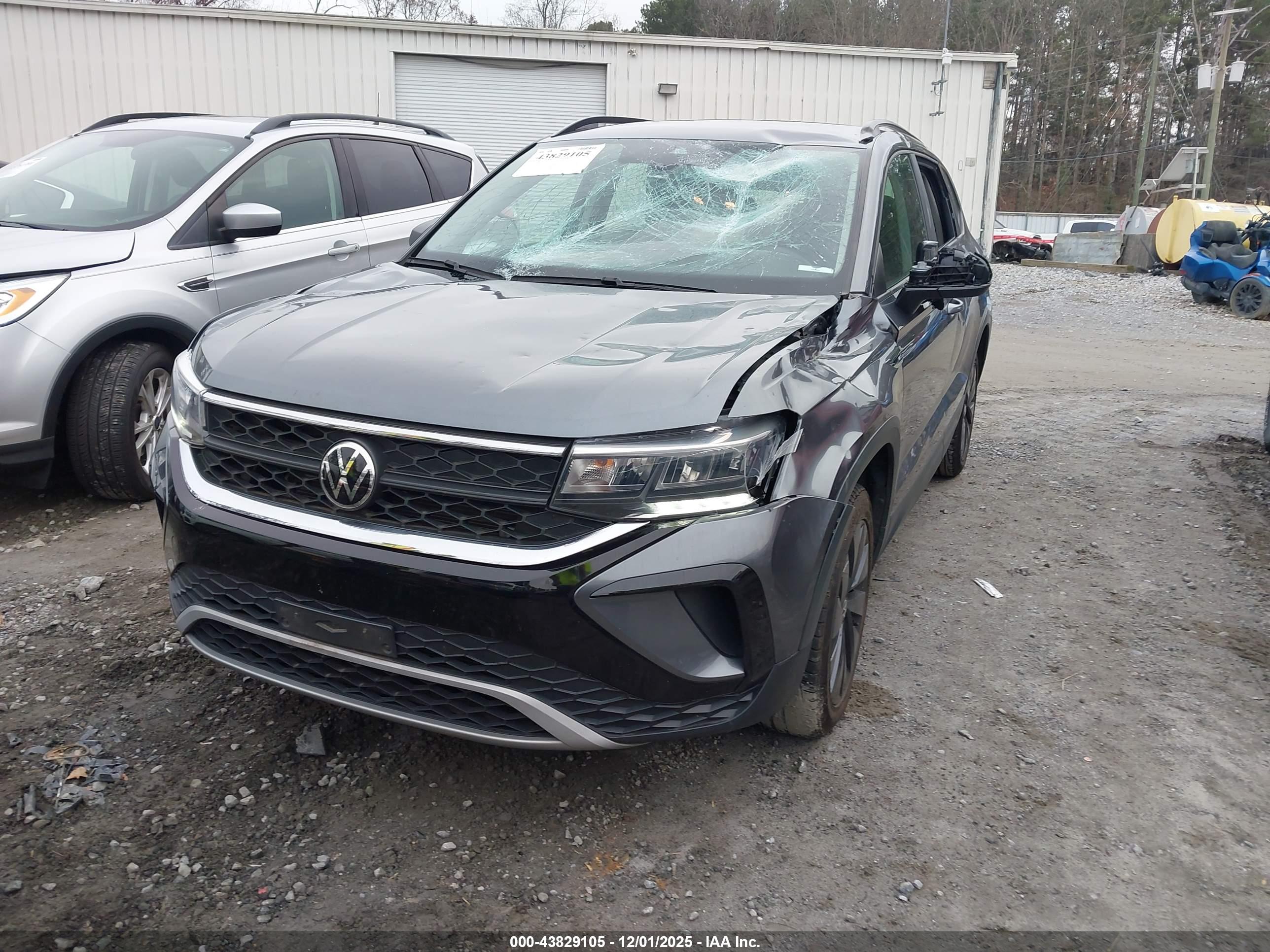 VOLKSWAGEN TAOS image 2