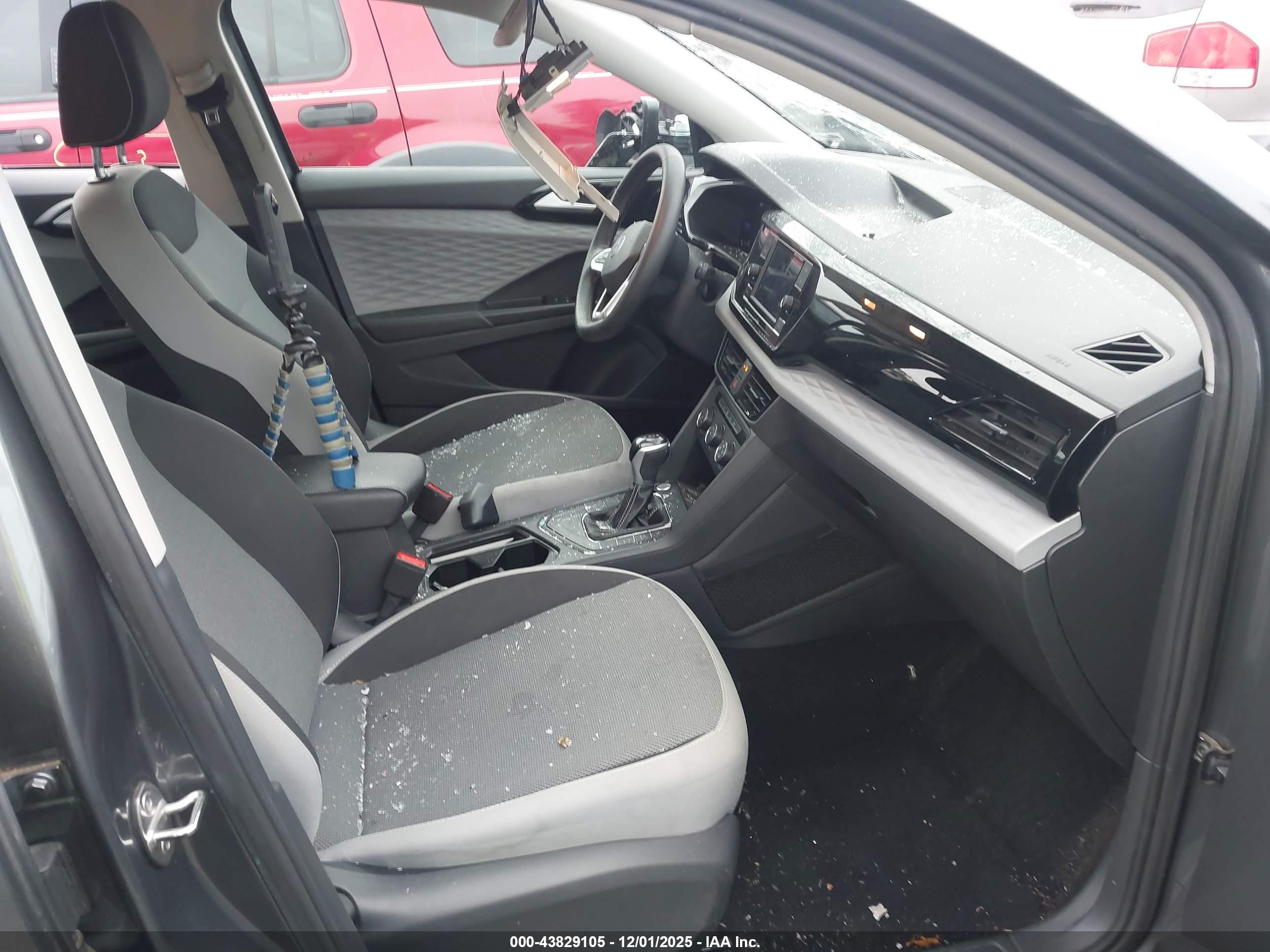 VOLKSWAGEN TAOS image 5