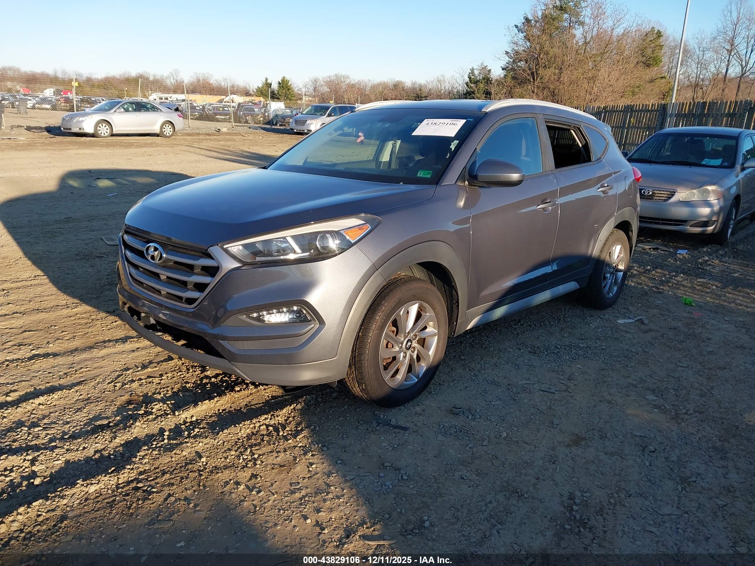 HYUNDAI TUCSON image 2