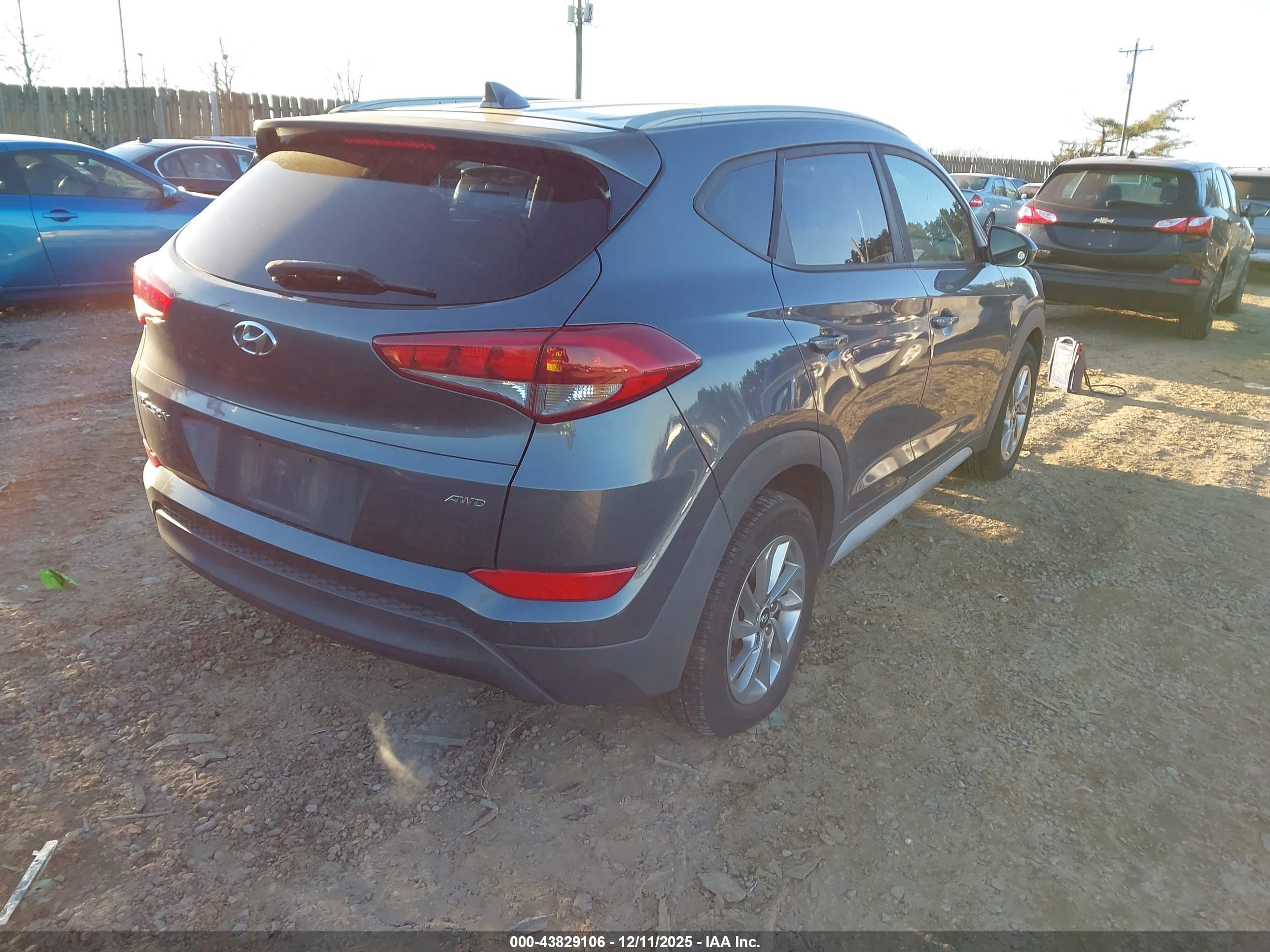 HYUNDAI TUCSON image 4