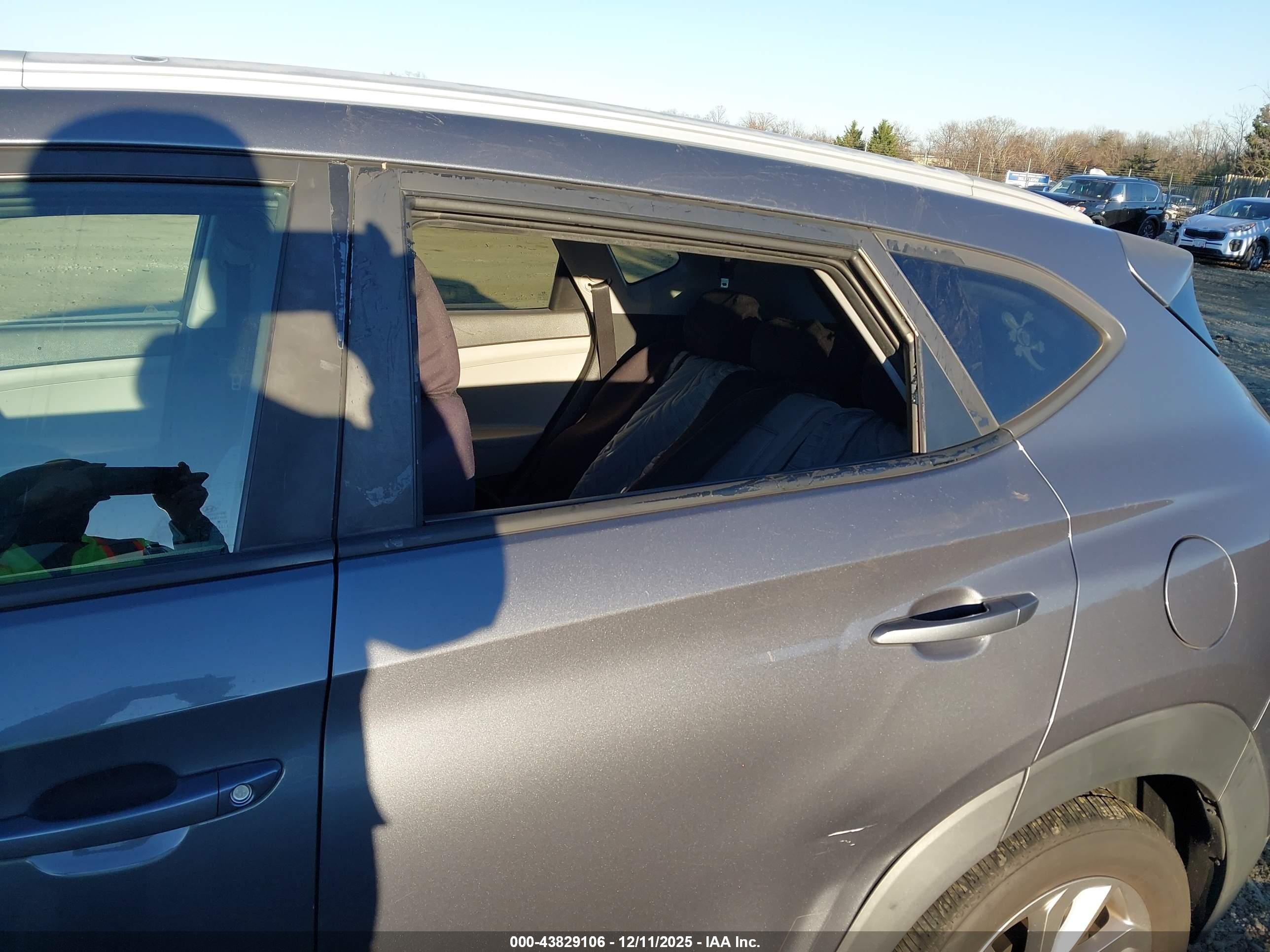 HYUNDAI TUCSON image 6