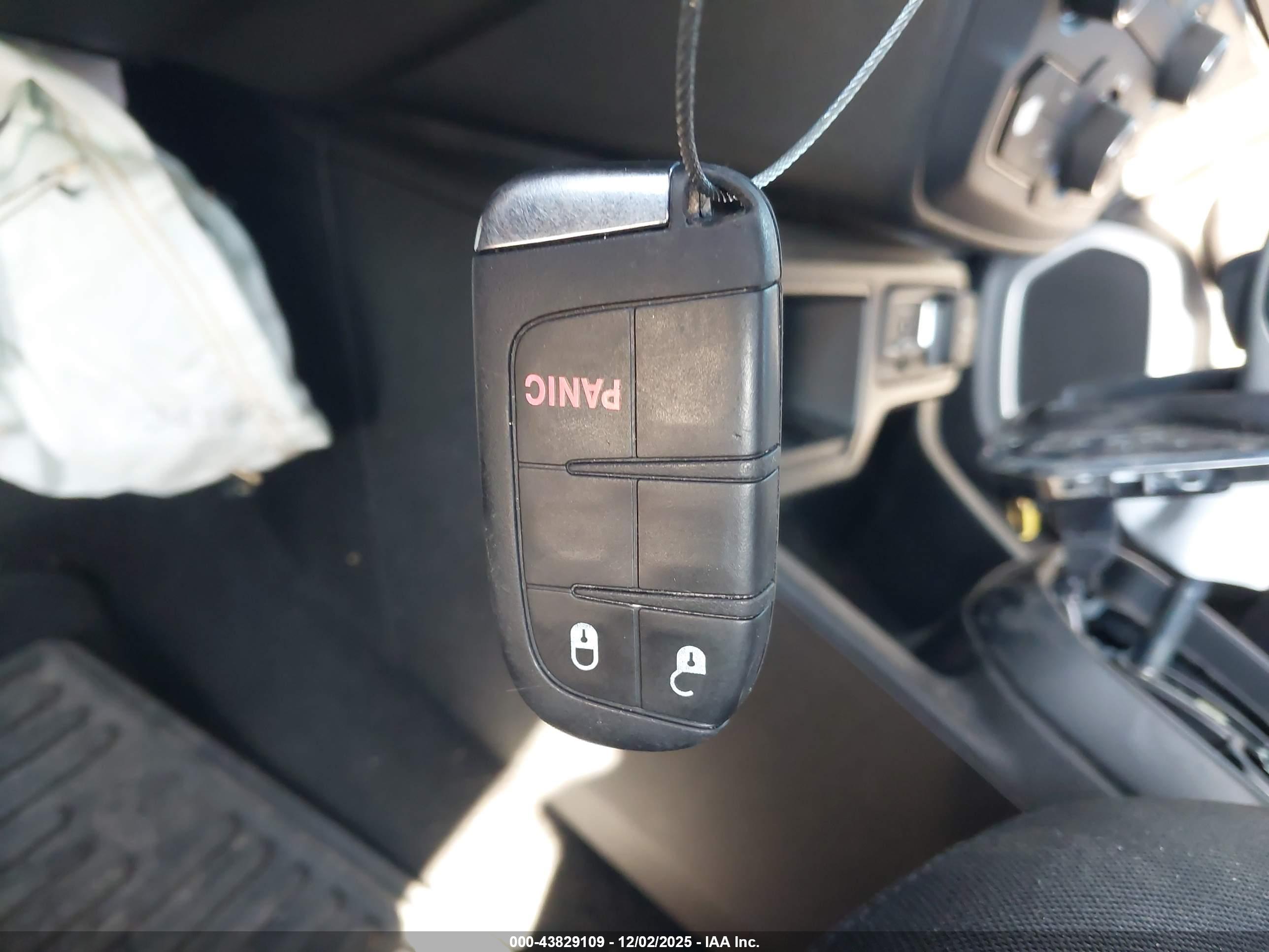 JEEP RENEGADE image 11