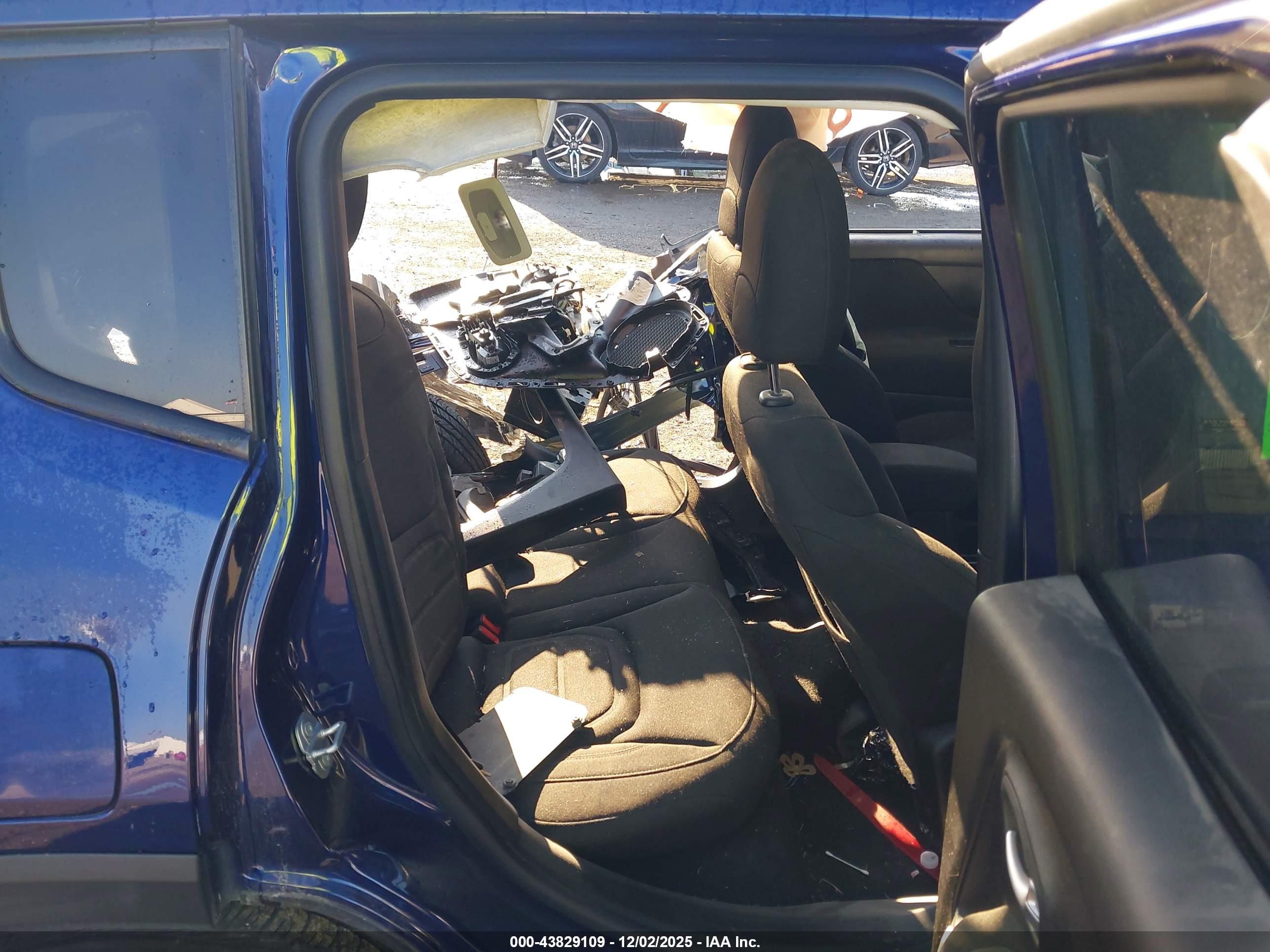 JEEP RENEGADE image 8