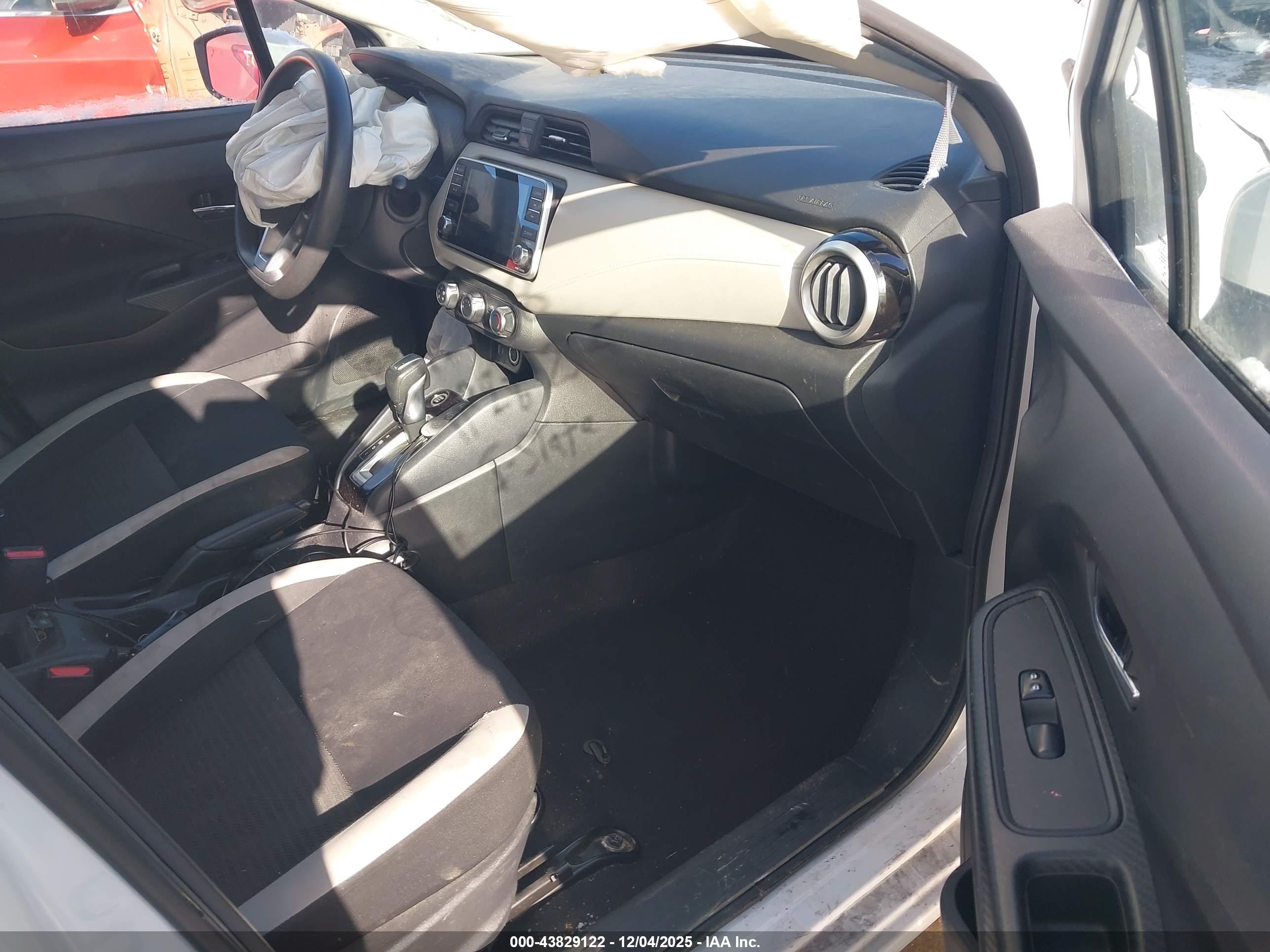 NISSAN VERSA image 5