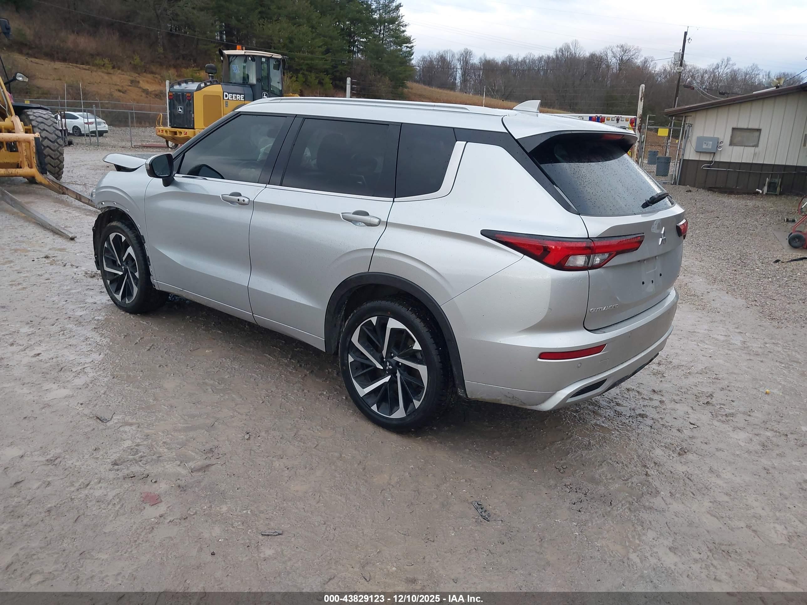 MITSUBISHI OUTLANDER image 3