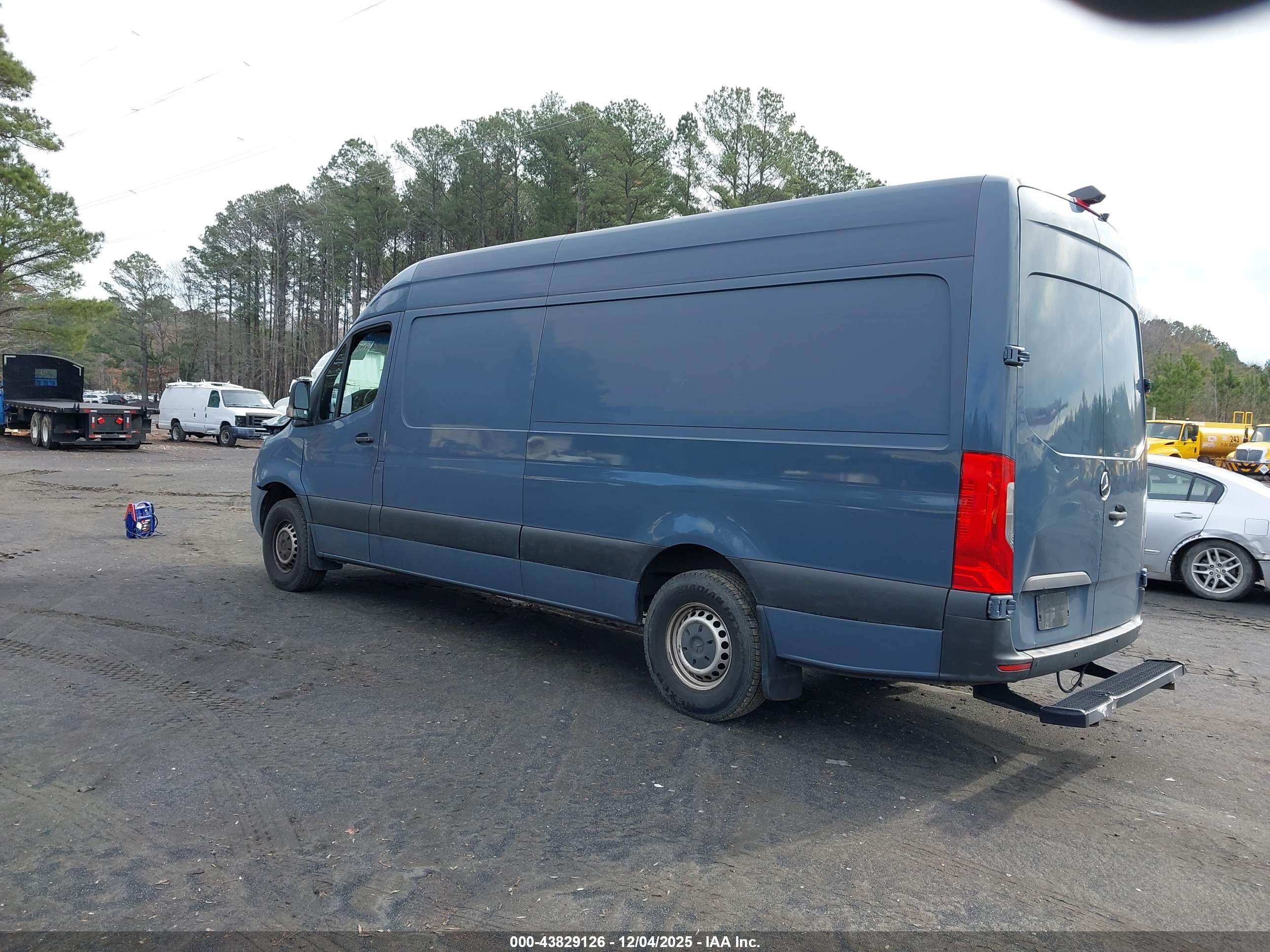 MERCEDES-BENZ SPRINTER image 3
