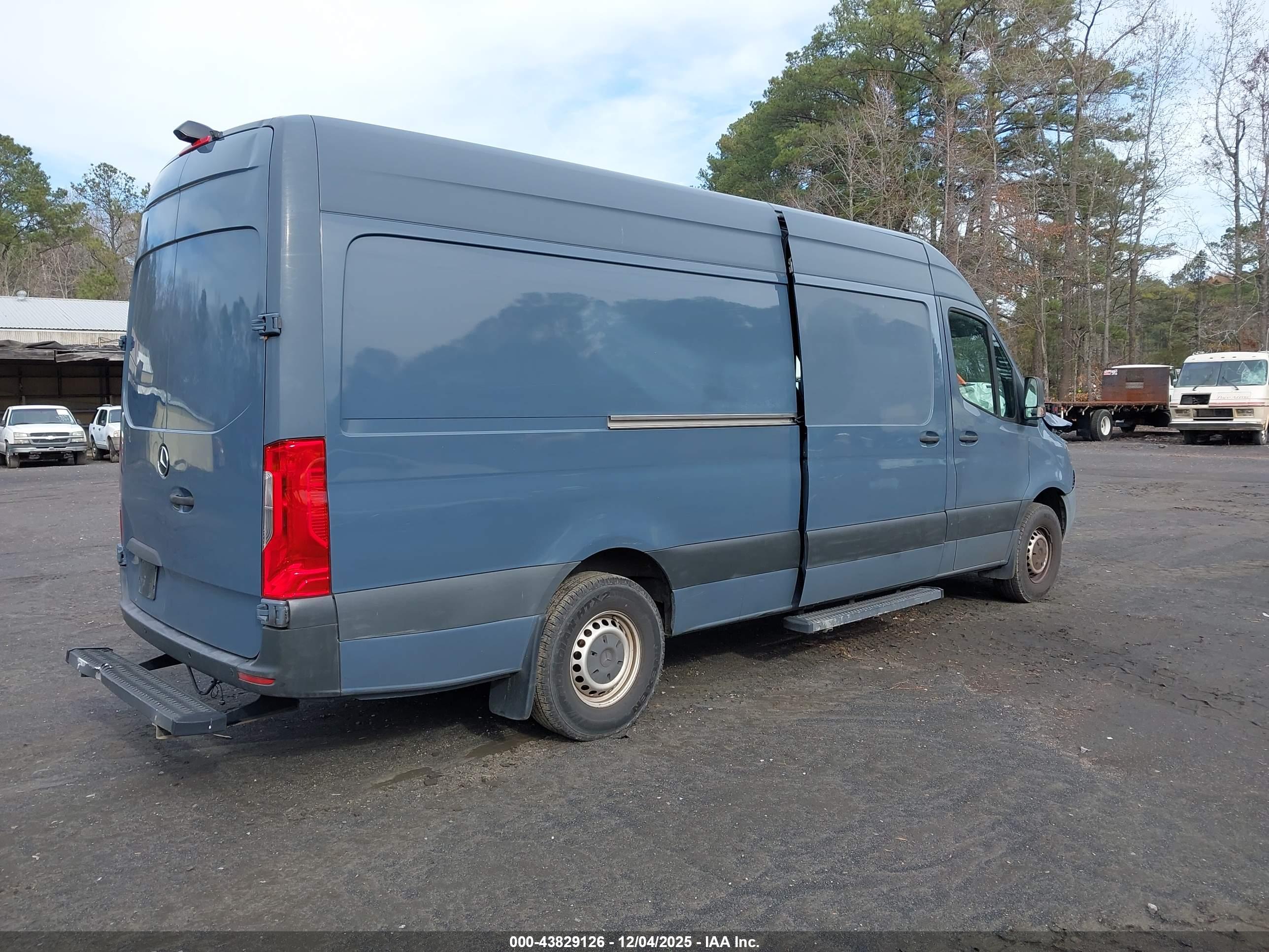 MERCEDES-BENZ SPRINTER image 4